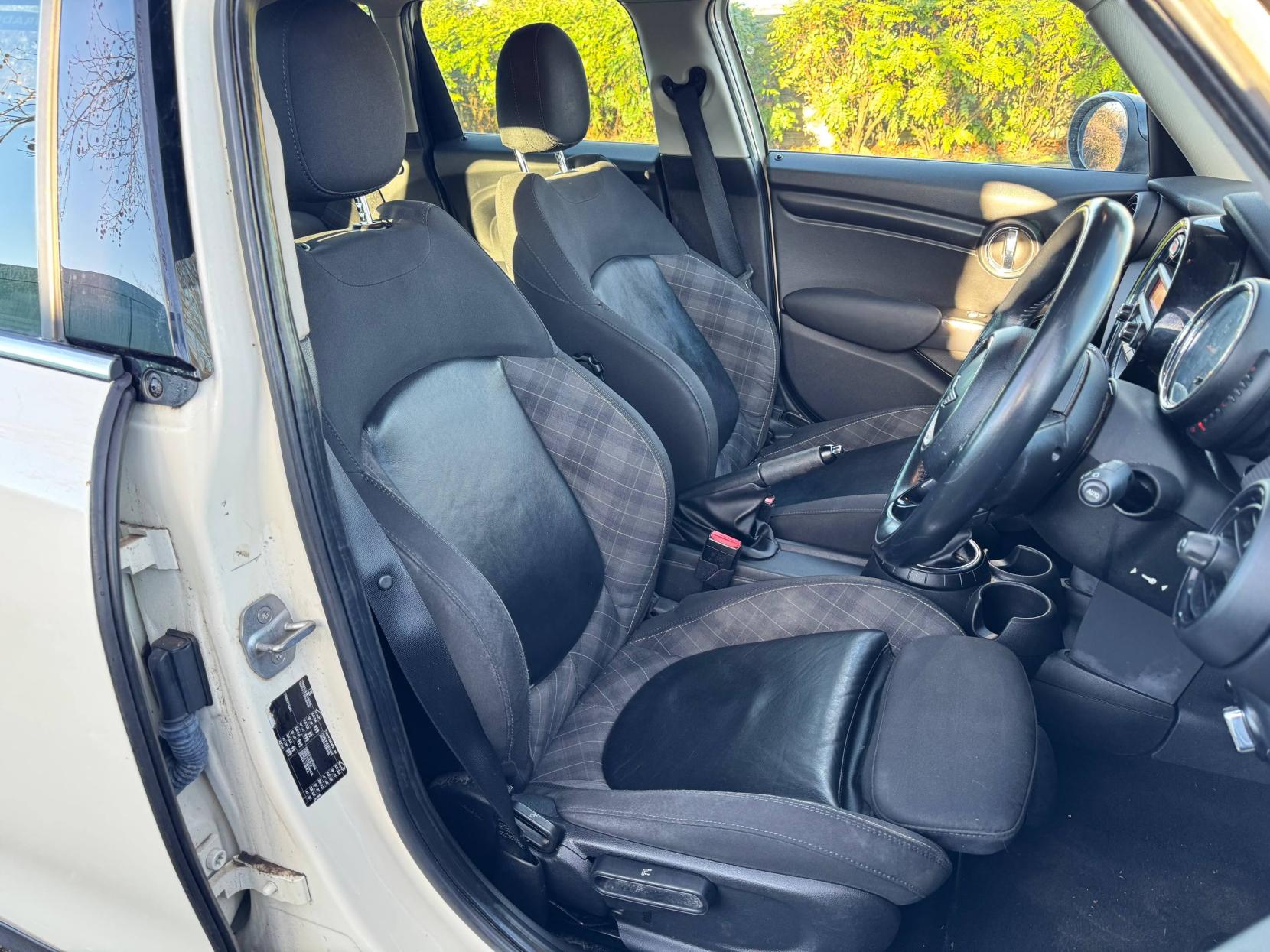 MINI Hatch 1.5 Cooper D Hatchback 5dr Diesel Manual Euro 6 (s/s) (116 ps)