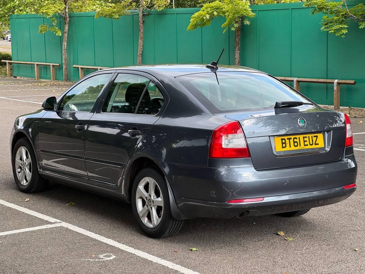 Skoda Octavia 1.6 TDI SE Hatchback 5dr Diesel Manual Euro 5 (105 ps)