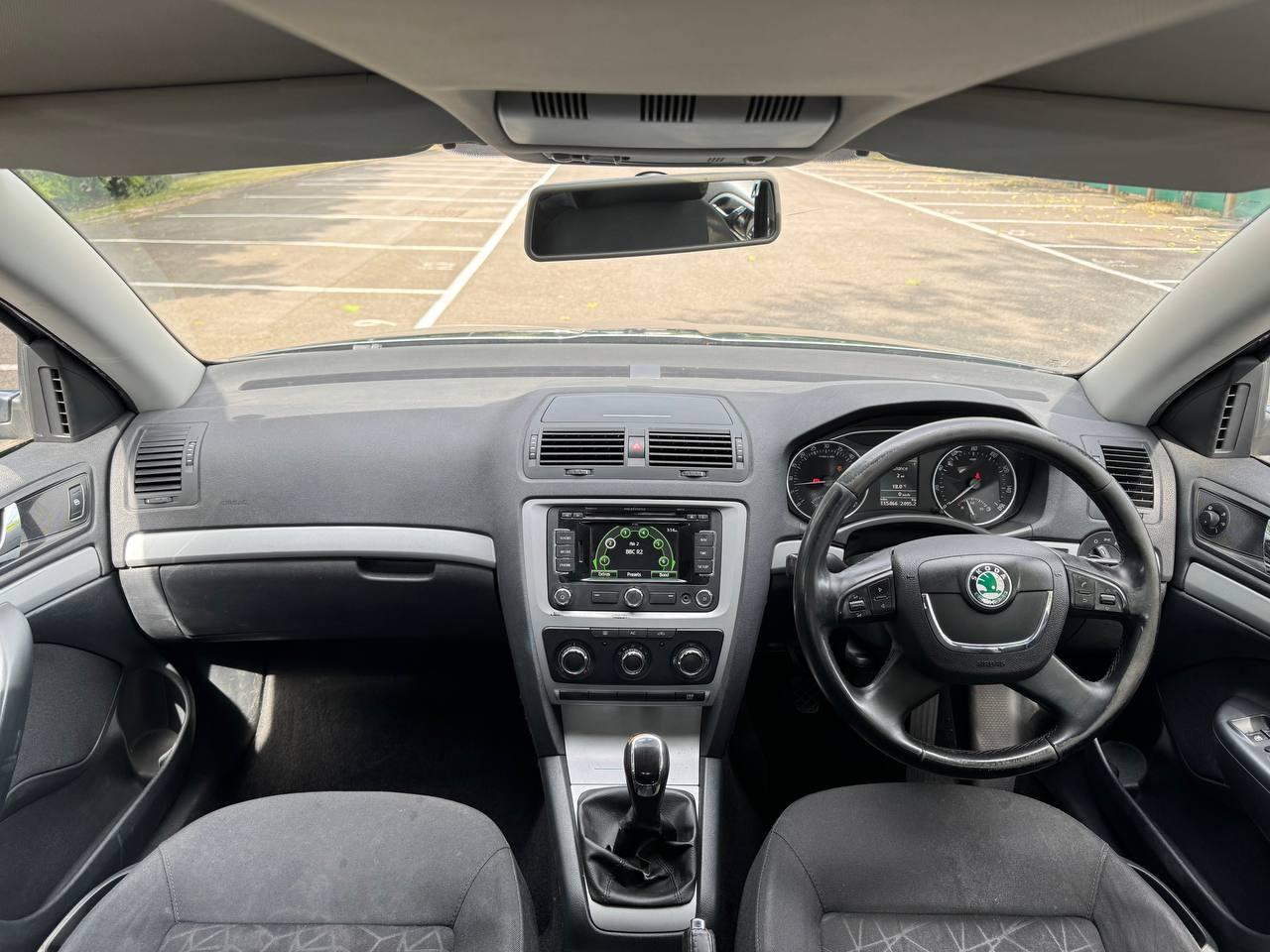 Skoda Octavia 1.6 TDI SE Hatchback 5dr Diesel Manual Euro 5 (105 ps)