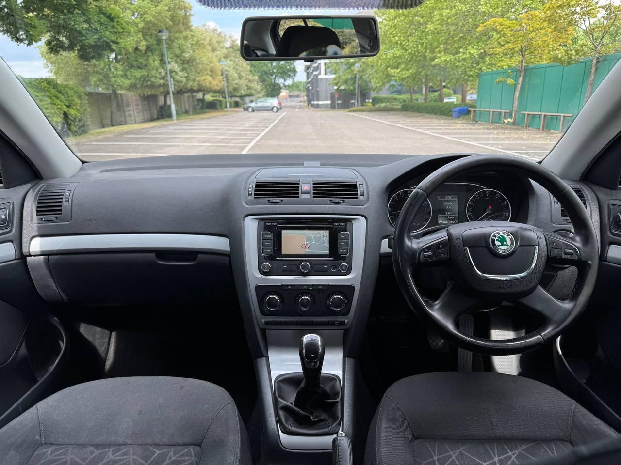 Skoda Octavia 1.6 TDI SE Hatchback 5dr Diesel Manual Euro 5 (105 ps)