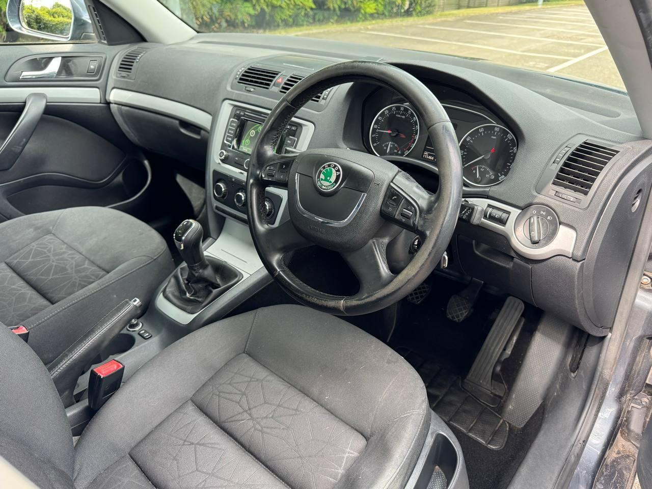 Skoda Octavia 1.6 TDI SE Hatchback 5dr Diesel Manual Euro 5 (105 ps)