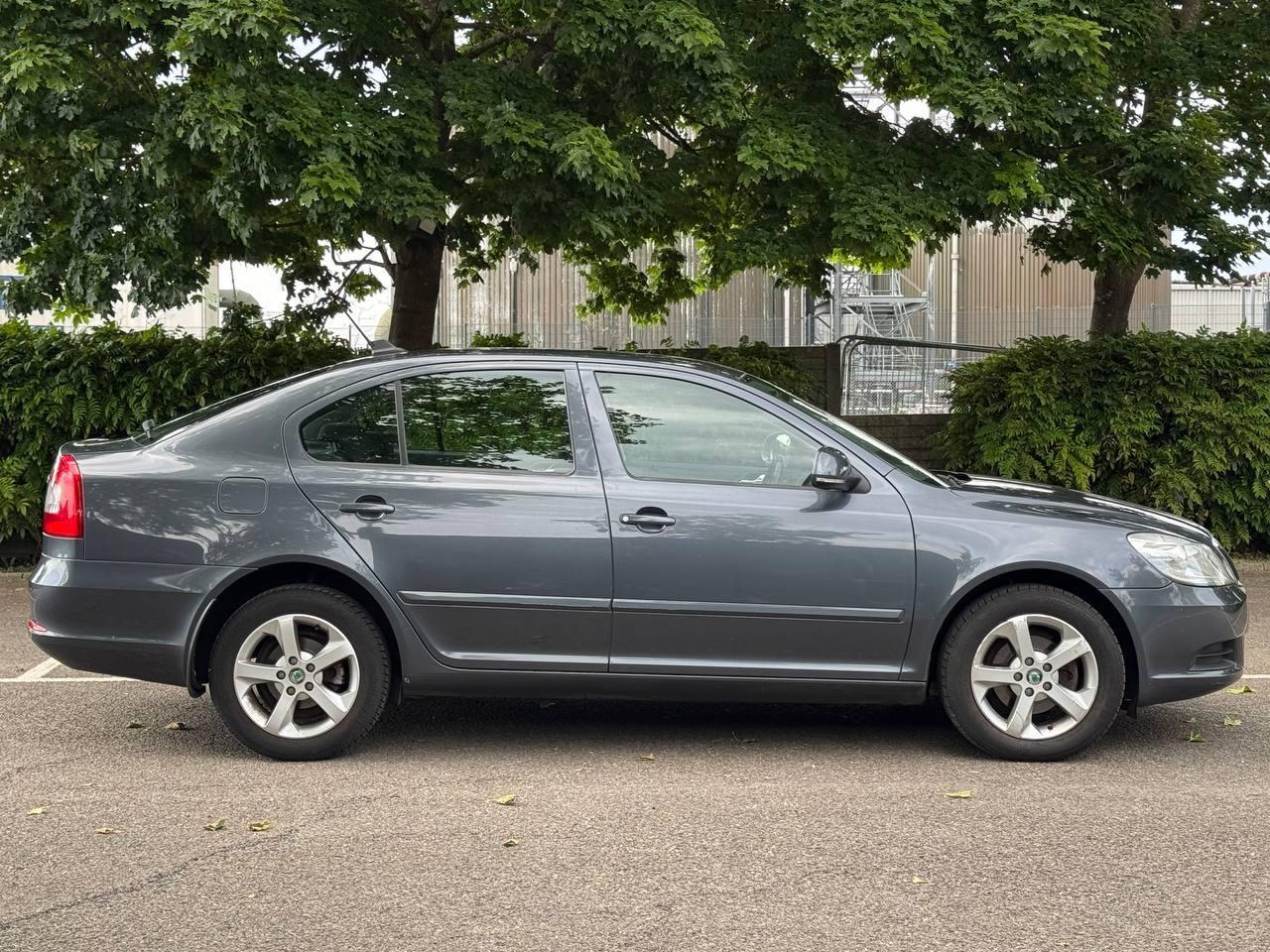 Skoda Octavia 1.6 TDI SE Hatchback 5dr Diesel Manual Euro 5 (105 ps)