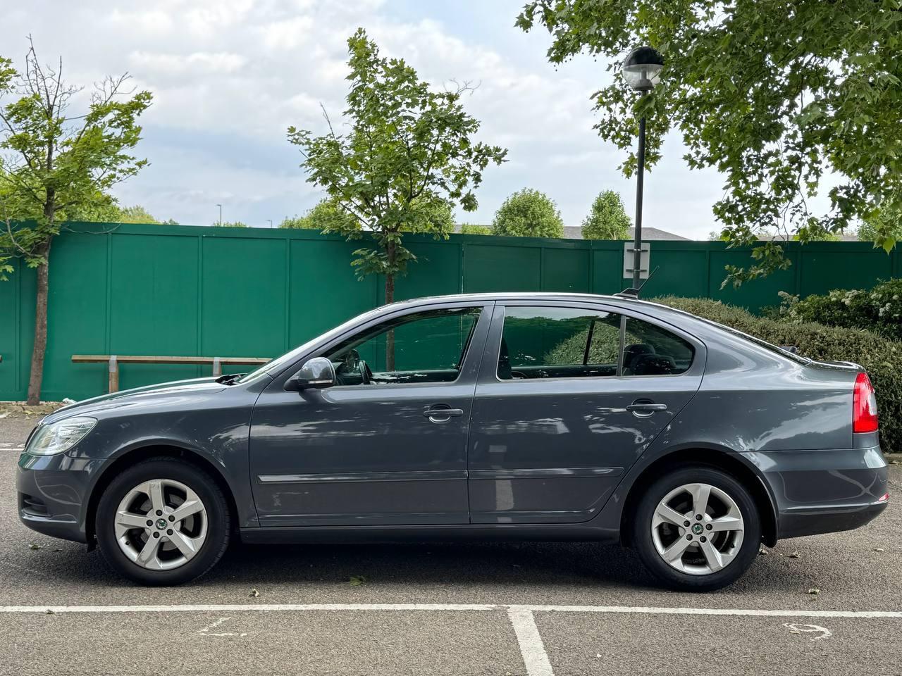 Skoda Octavia 1.6 TDI SE Hatchback 5dr Diesel Manual Euro 5 (105 ps)