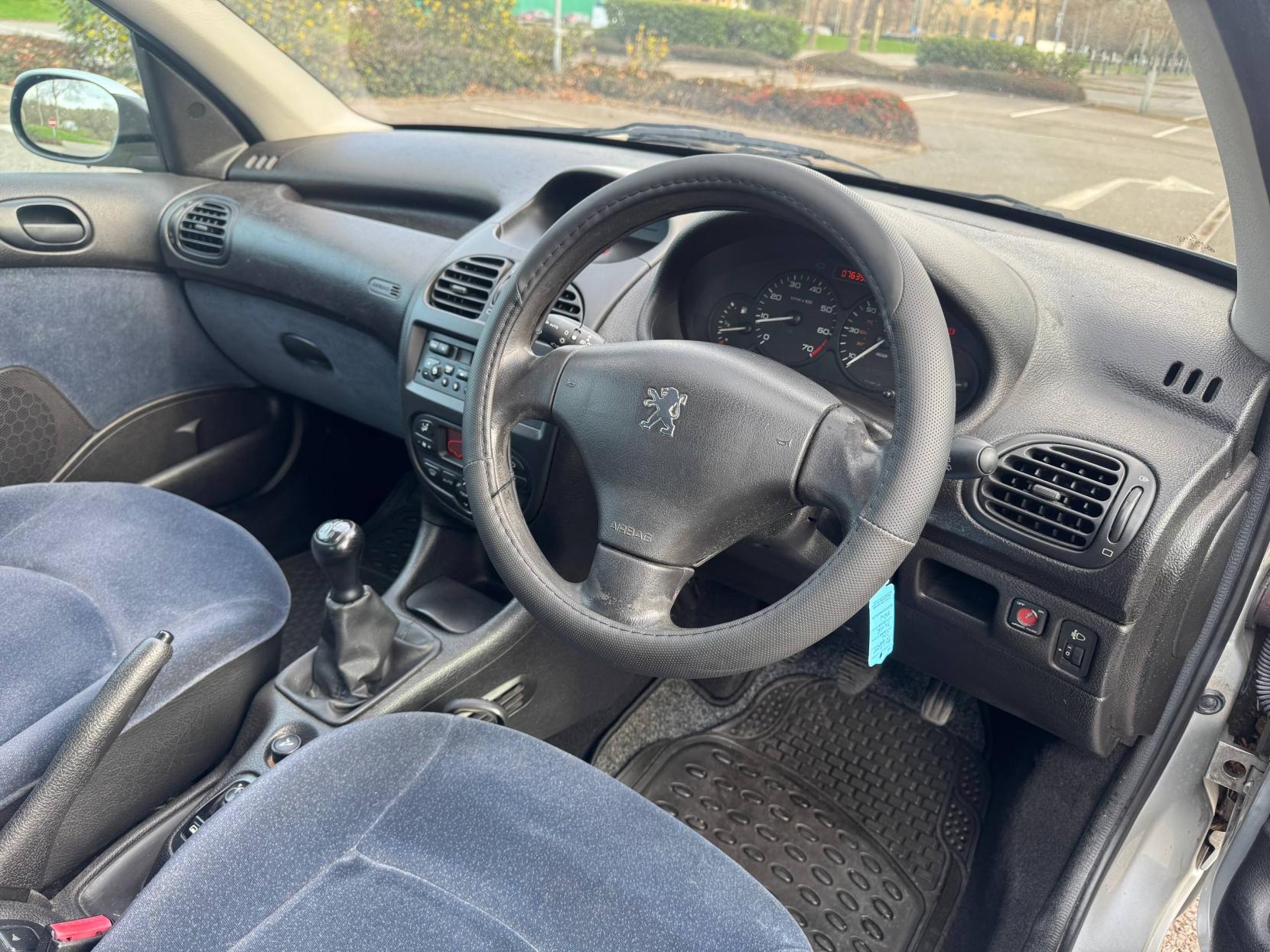 Peugeot 206 1.4 GLX Hatchback 5dr Petrol Manual (a/c) (149 g/km, 75 bhp)