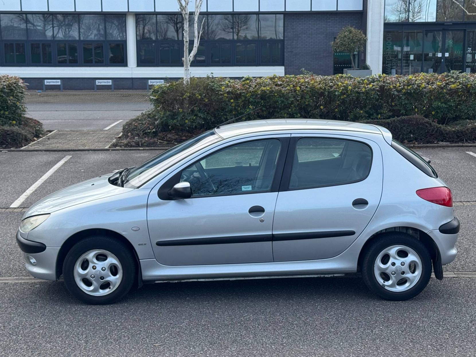 Peugeot 206 1.4 GLX Hatchback 5dr Petrol Manual (a/c) (149 g/km, 75 bhp)