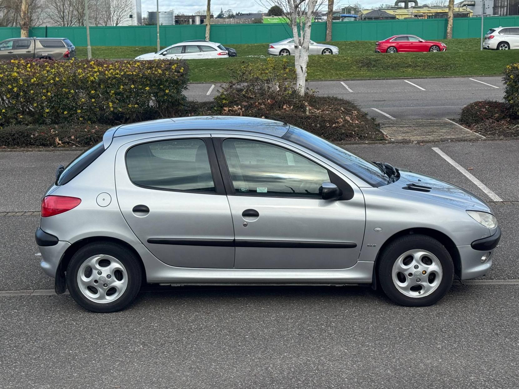 Peugeot 206 1.4 GLX Hatchback 5dr Petrol Manual (a/c) (149 g/km, 75 bhp)