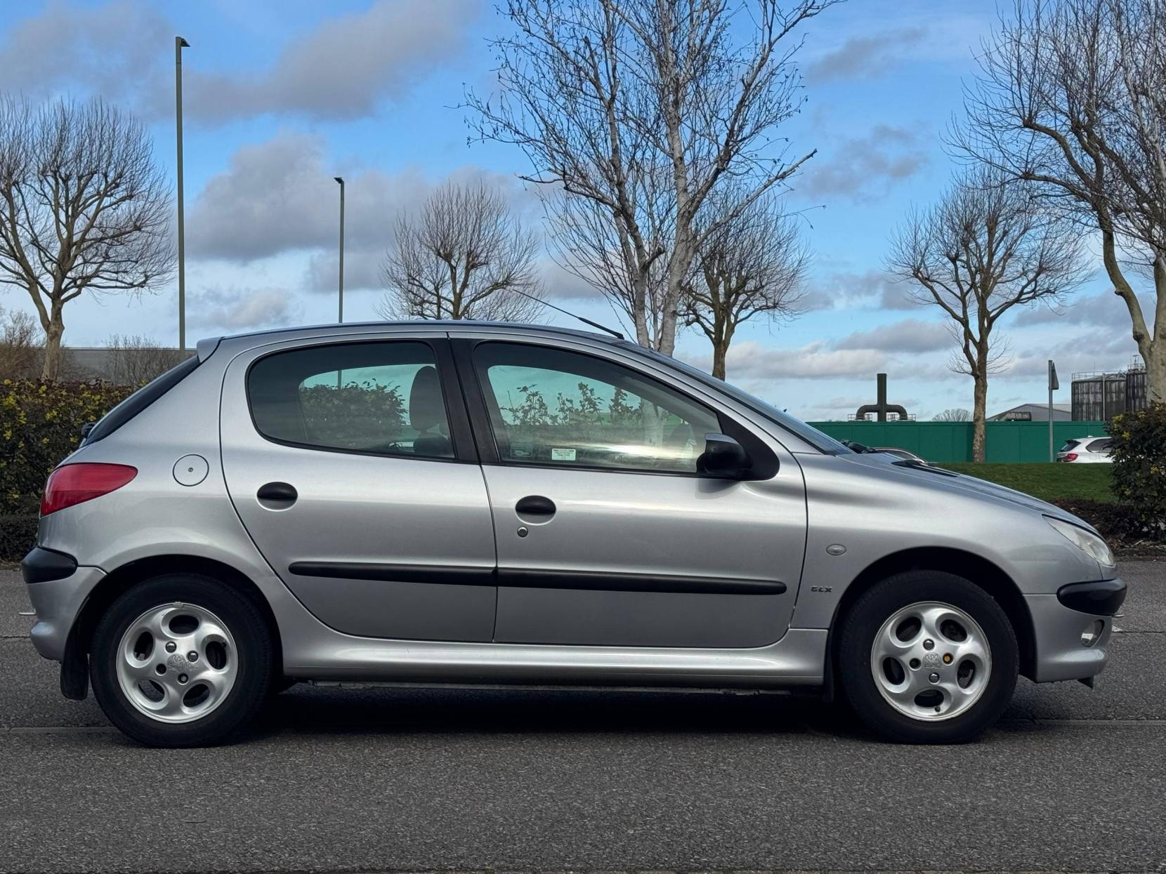 Peugeot 206 1.4 GLX Hatchback 5dr Petrol Manual (a/c) (149 g/km, 75 bhp)