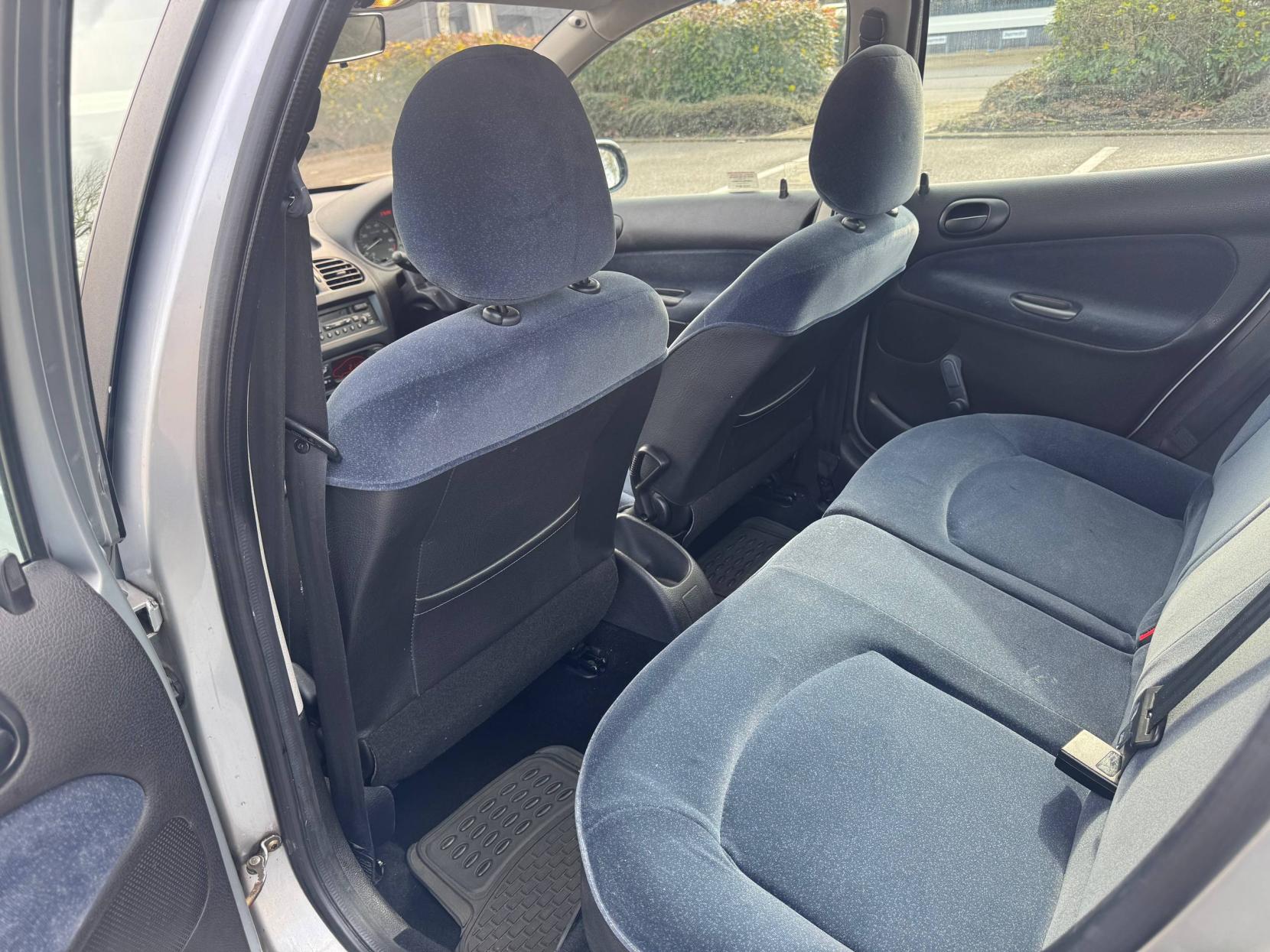 Peugeot 206 1.4 GLX Hatchback 5dr Petrol Manual (a/c) (149 g/km, 75 bhp)