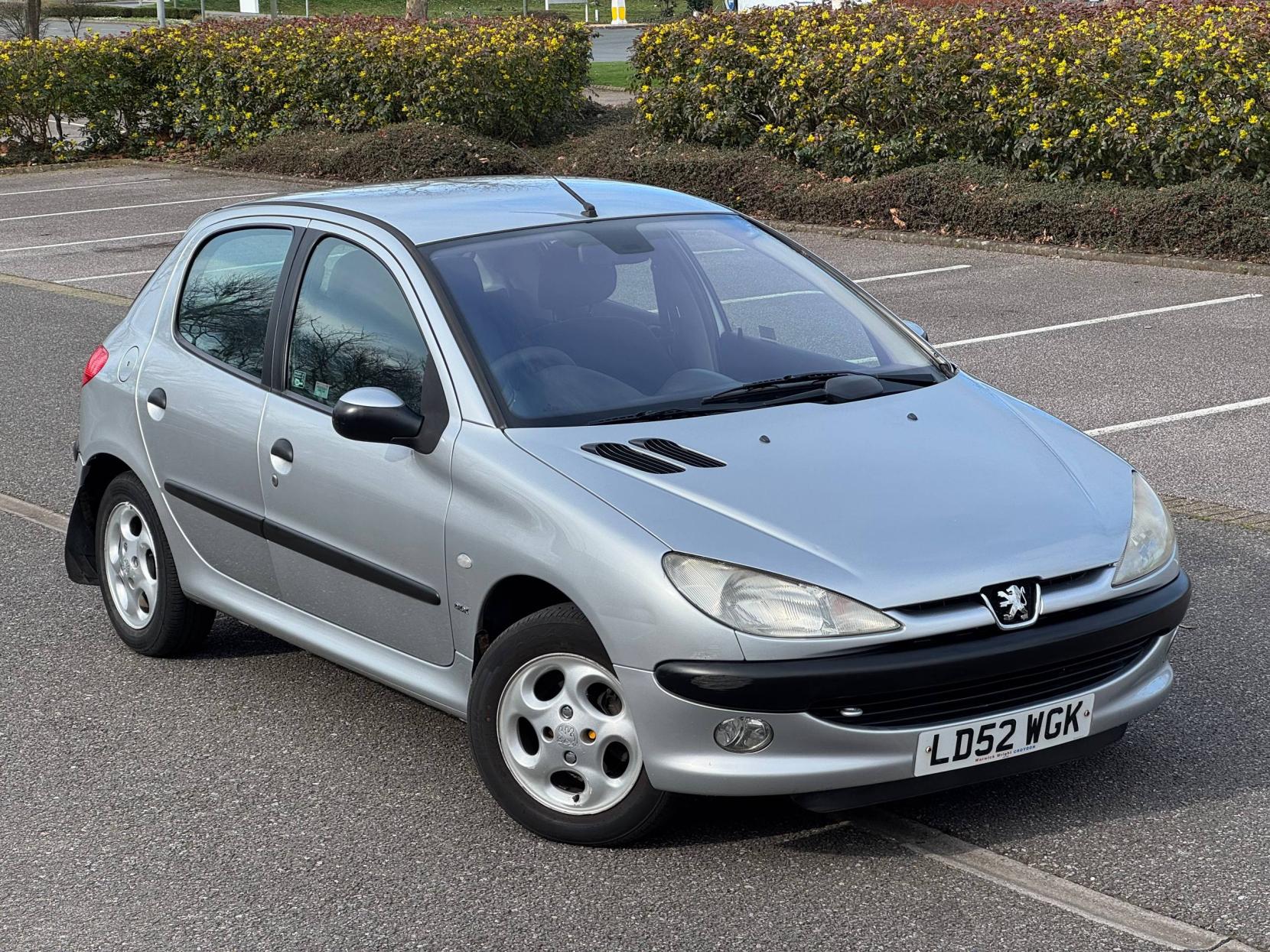 Peugeot 206 1.4 GLX Hatchback 5dr Petrol Manual (a/c) (149 g/km, 75 bhp)