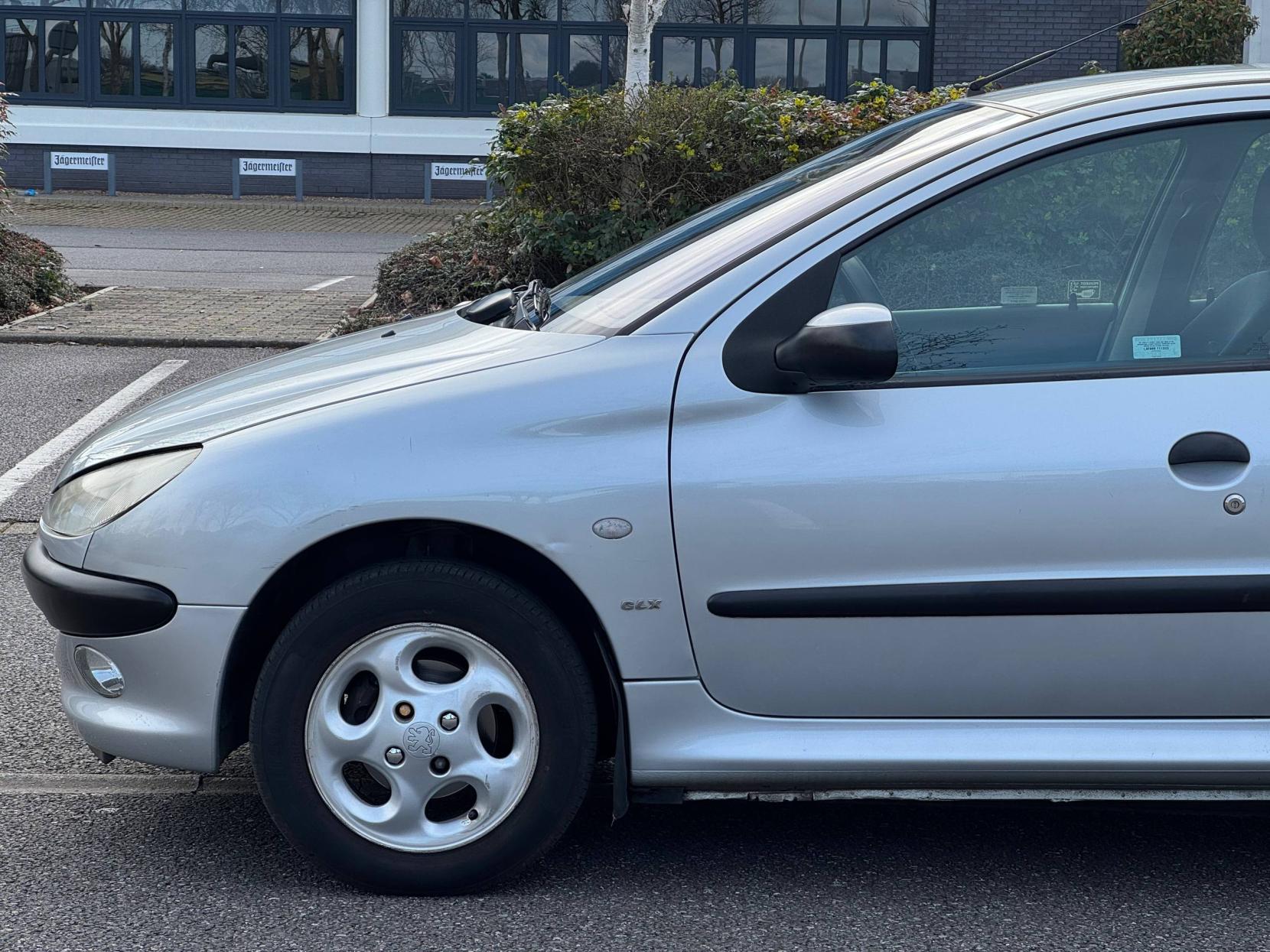 Peugeot 206 1.4 GLX Hatchback 5dr Petrol Manual (a/c) (149 g/km, 75 bhp)