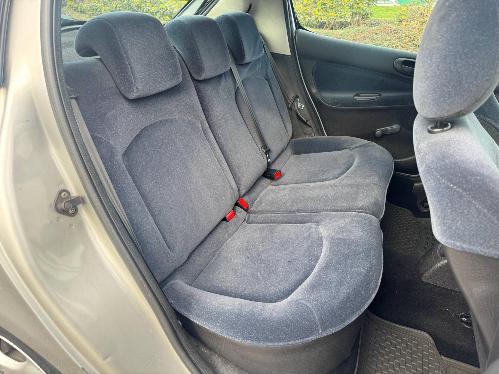 Peugeot 206 1.4 GLX Hatchback 5dr Petrol Manual (a/c) (149 g/km, 75 bhp)