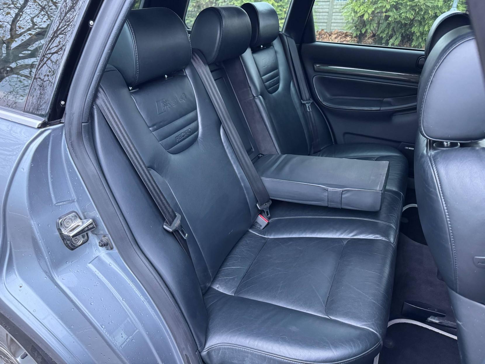 Audi RS4 Avant 2.7 Estate 5dr Petrol Manual quattro (288 g/km, 380 bhp)