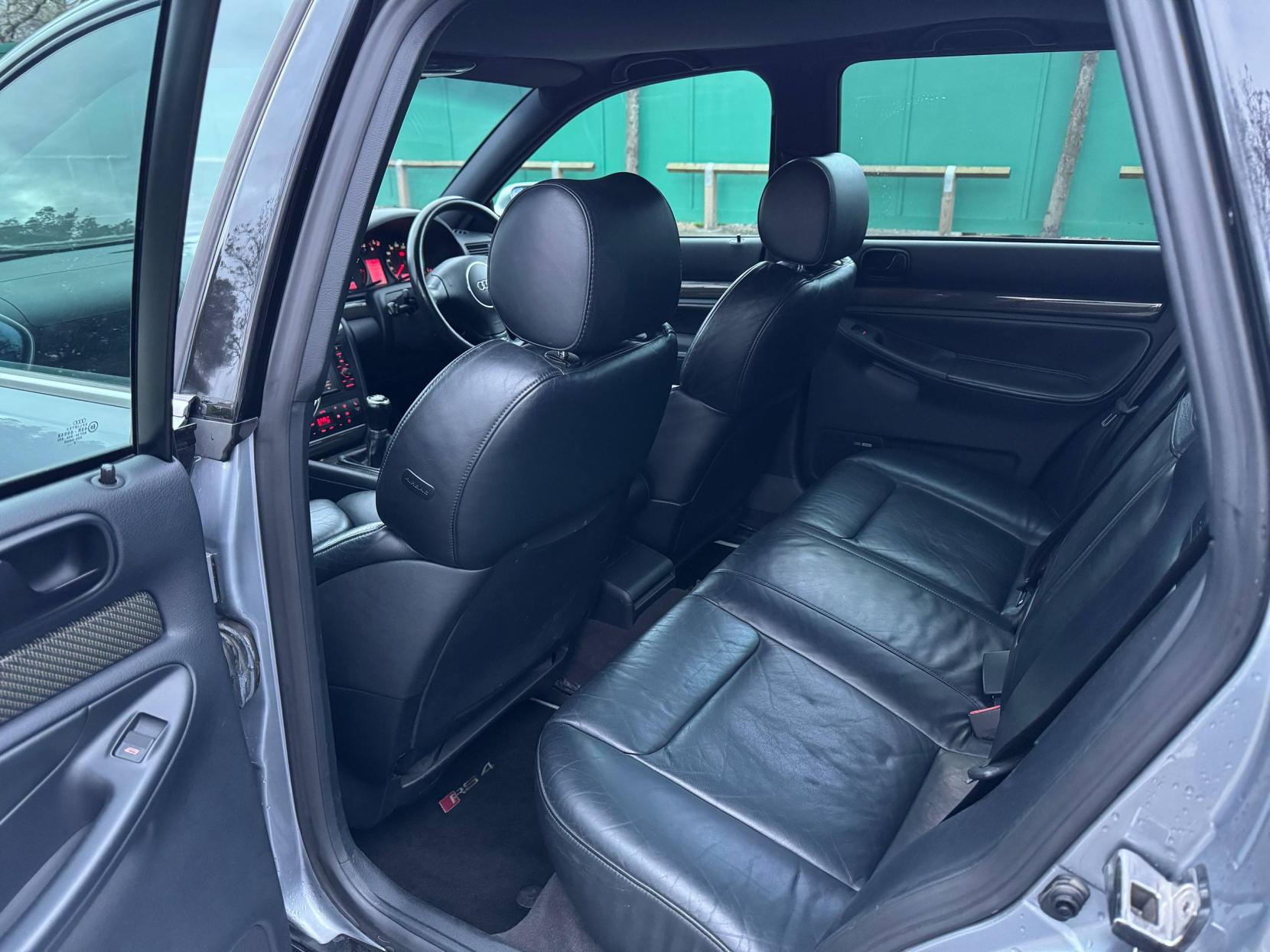 Audi RS4 Avant 2.7 Estate 5dr Petrol Manual quattro (288 g/km, 380 bhp)