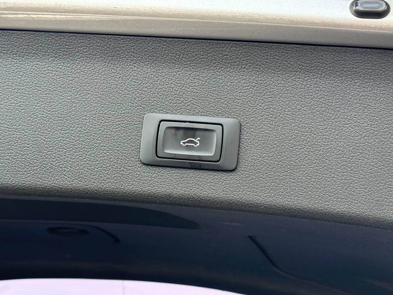 Audi A4 Avant 2.0 TDI S line Estate 5dr Diesel Multitronic Euro 6 (s/s) (Nav) (190 ps)