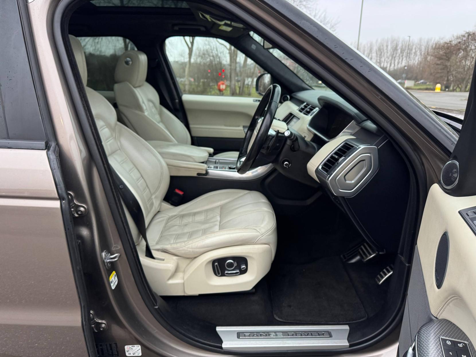 Land Rover Range Rover Sport 4.4 SD V8 Autobiography Dynamic SUV 5dr Diesel Auto 4WD Euro 6 (s/s) (339 ps)