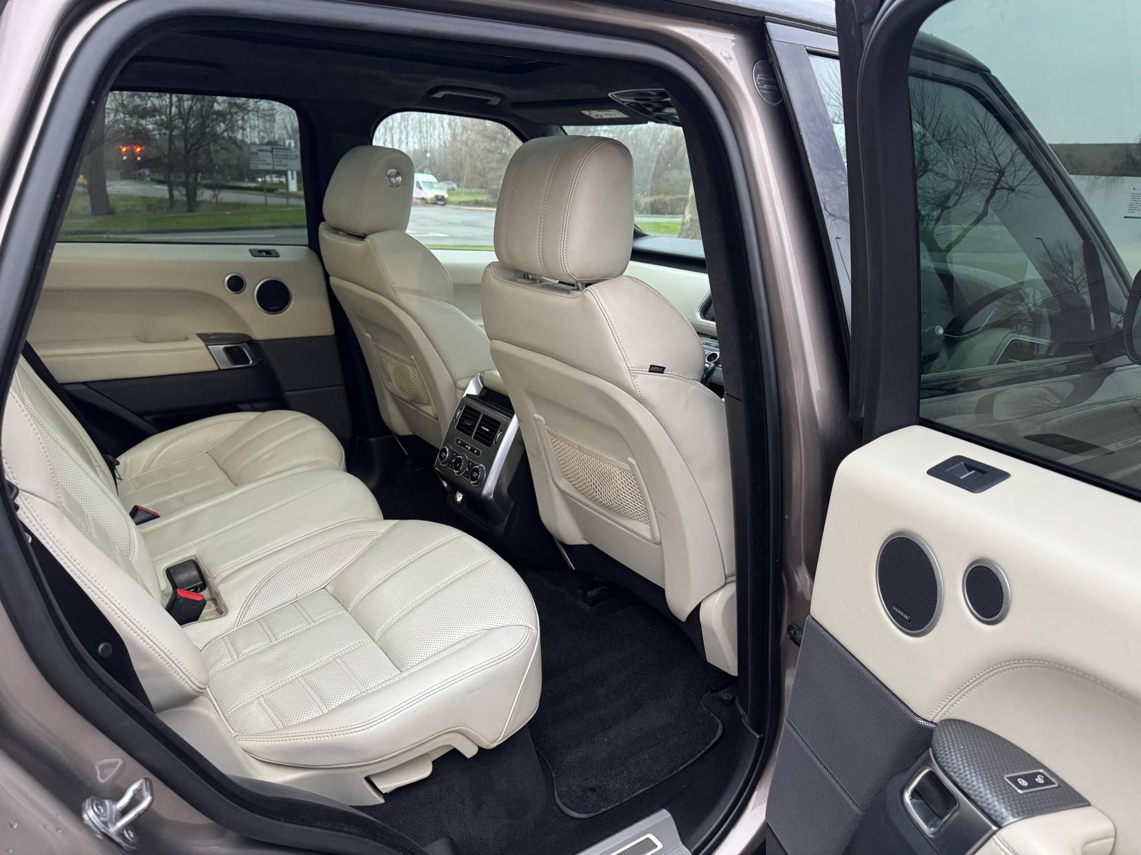 Land Rover Range Rover Sport 4.4 SD V8 Autobiography Dynamic SUV 5dr Diesel Auto 4WD Euro 6 (s/s) (339 ps)