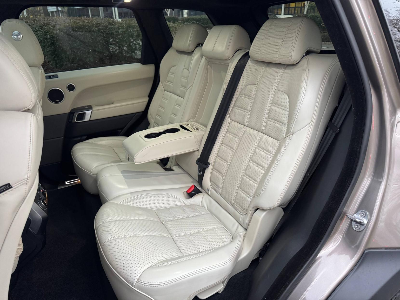 Land Rover Range Rover Sport 4.4 SD V8 Autobiography Dynamic SUV 5dr Diesel Auto 4WD Euro 6 (s/s) (339 ps)