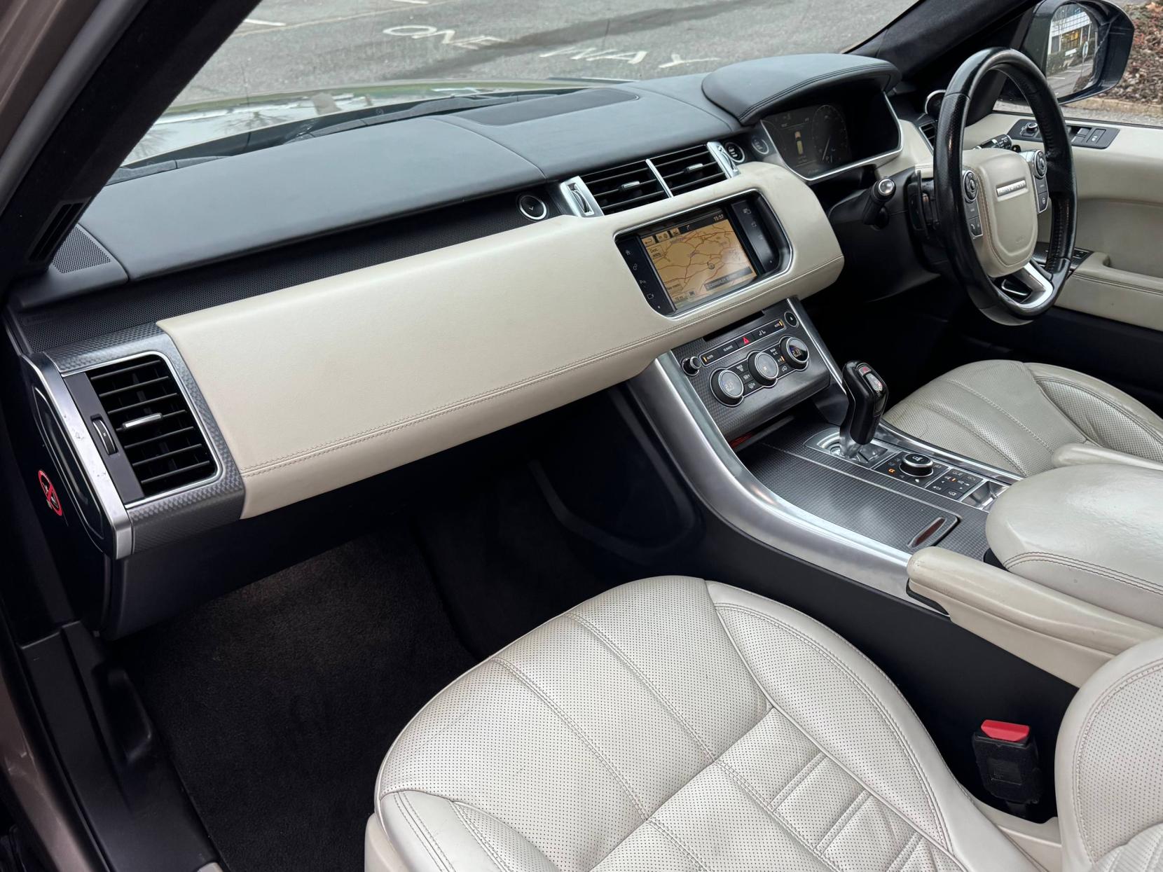 Land Rover Range Rover Sport 4.4 SD V8 Autobiography Dynamic SUV 5dr Diesel Auto 4WD Euro 6 (s/s) (339 ps)