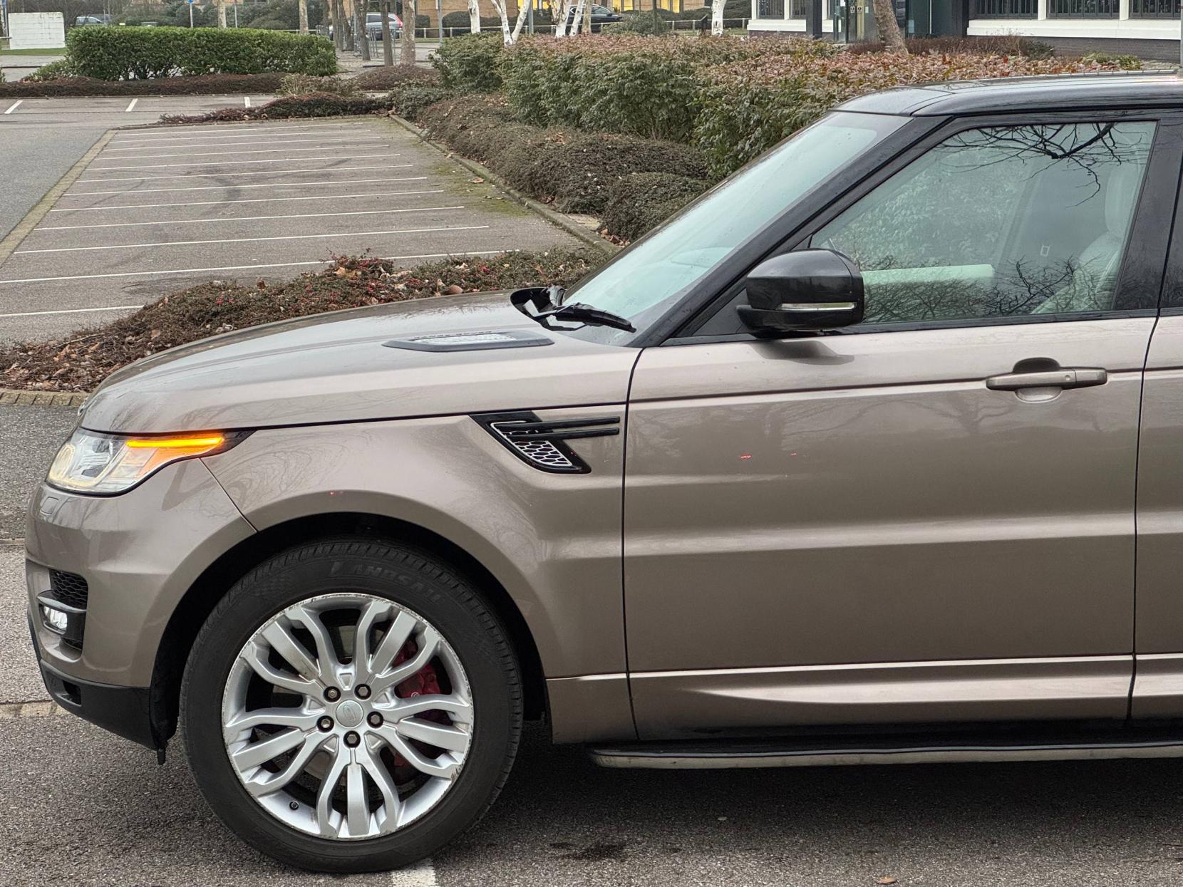 Land Rover Range Rover Sport 4.4 SD V8 Autobiography Dynamic SUV 5dr Diesel Auto 4WD Euro 6 (s/s) (339 ps)