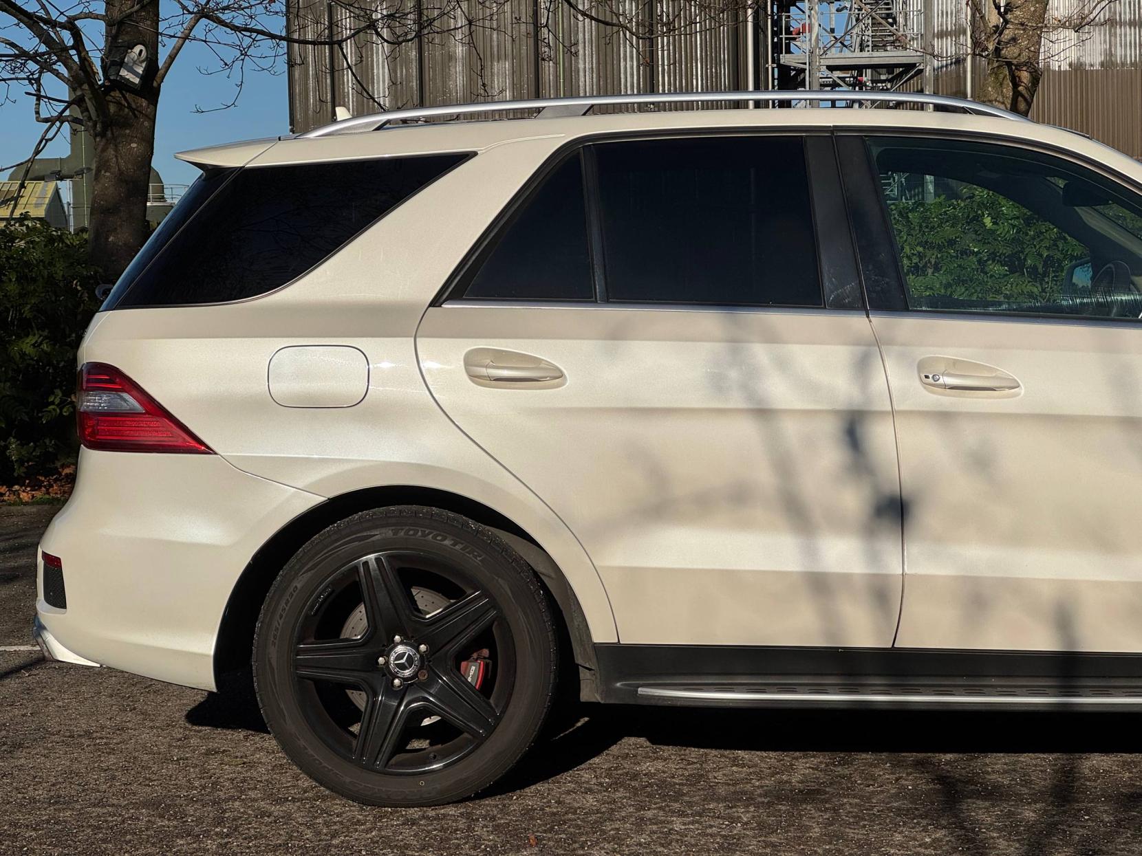 Mercedes-Benz M Class 5.5 ML63 V8 AMG SUV 5dr Petrol G-Tronic 4WD Euro 5 (s/s) (525 ps)