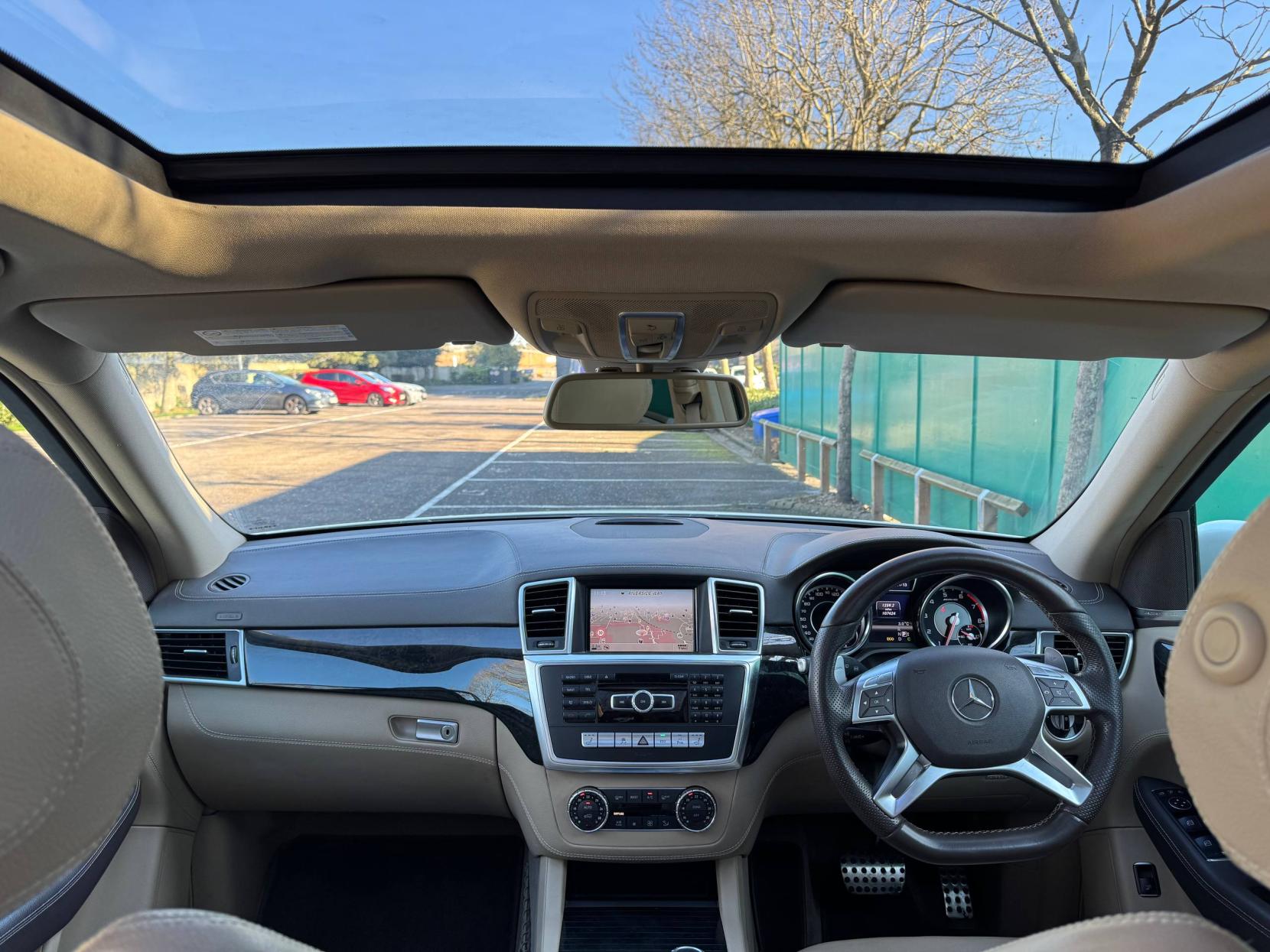 Mercedes-Benz M Class 5.5 ML63 V8 AMG SUV 5dr Petrol G-Tronic 4WD Euro 5 (s/s) (525 ps)