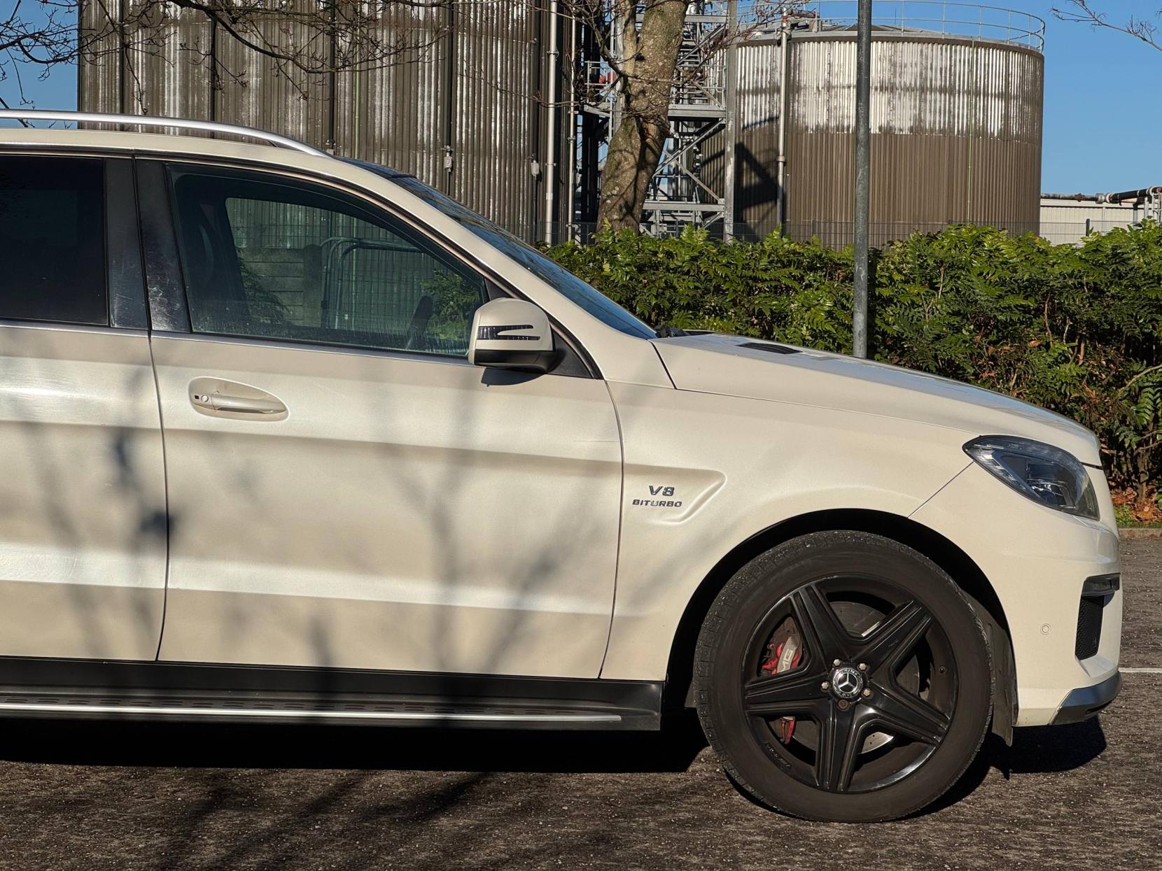 Mercedes-Benz M Class 5.5 ML63 V8 AMG SUV 5dr Petrol G-Tronic 4WD Euro 5 (s/s) (525 ps)