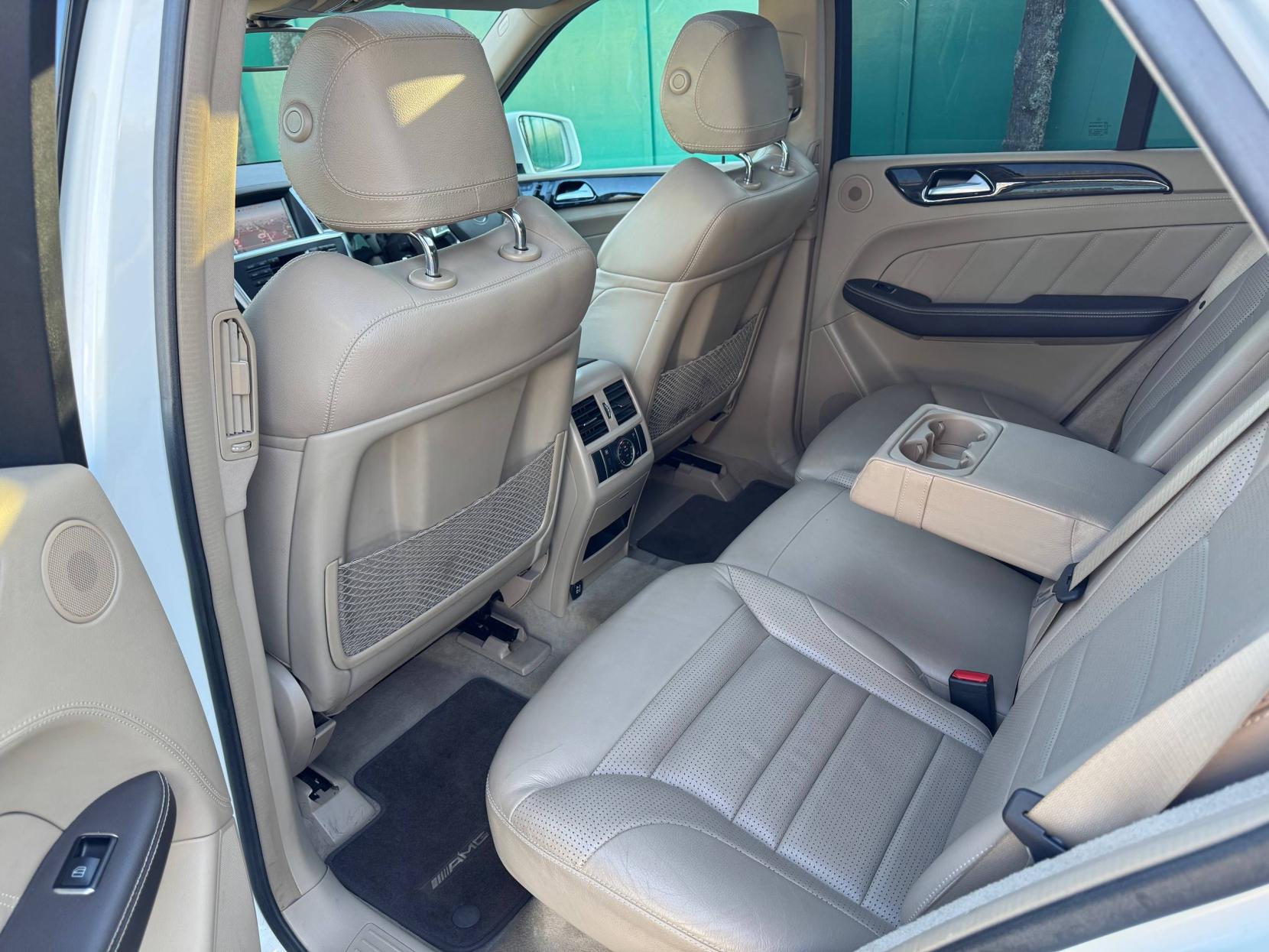 Mercedes-Benz M Class 5.5 ML63 V8 AMG SUV 5dr Petrol G-Tronic 4WD Euro 5 (s/s) (525 ps)