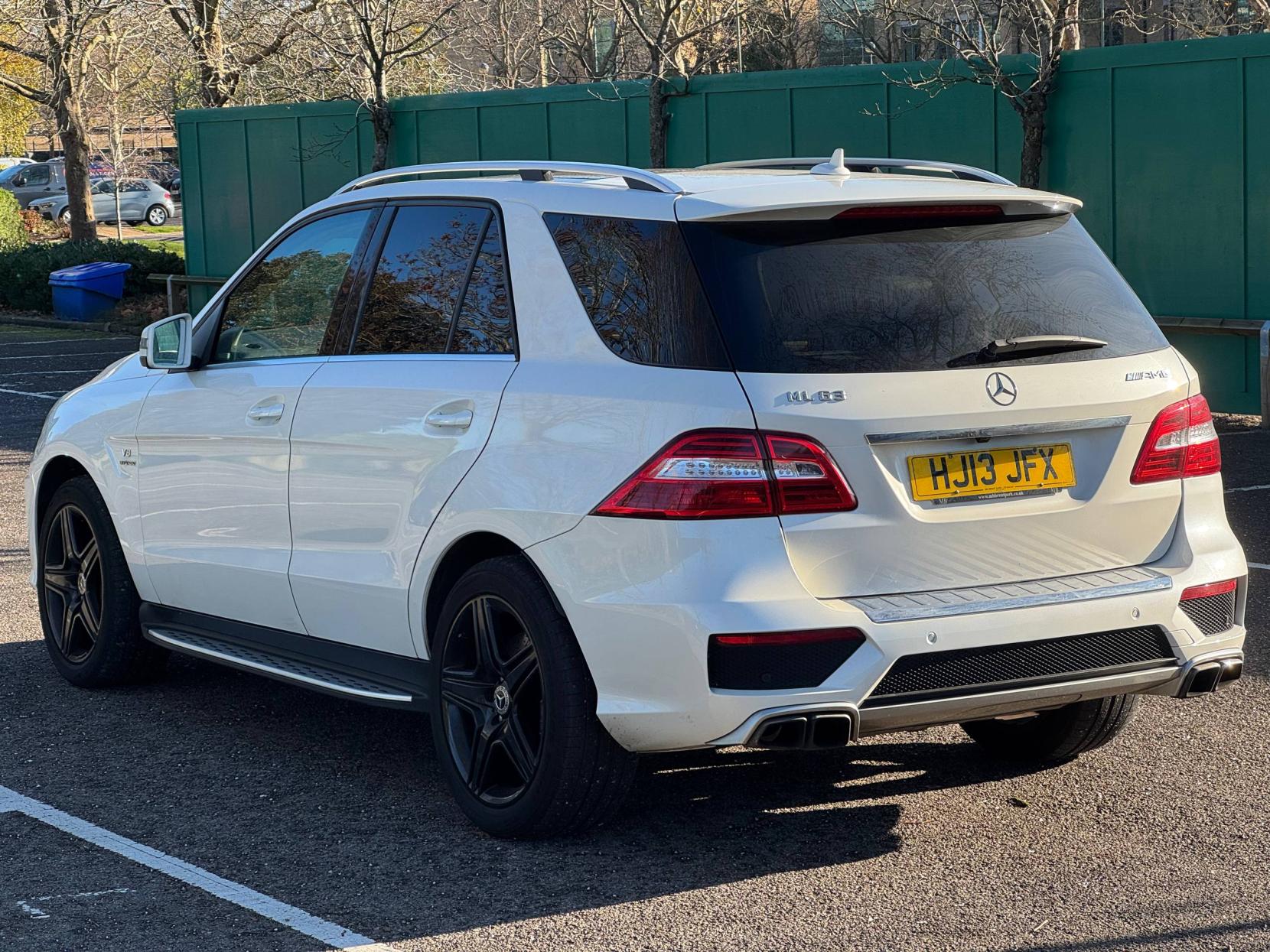 Mercedes-Benz M Class 5.5 ML63 V8 AMG SUV 5dr Petrol G-Tronic 4WD Euro 5 (s/s) (525 ps)