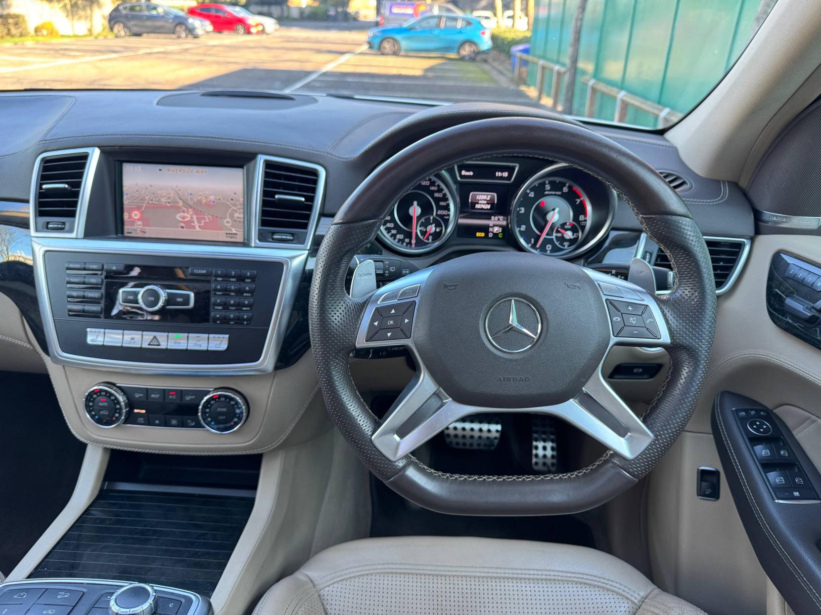 Mercedes-Benz M Class 5.5 ML63 V8 AMG SUV 5dr Petrol G-Tronic 4WD Euro 5 (s/s) (525 ps)