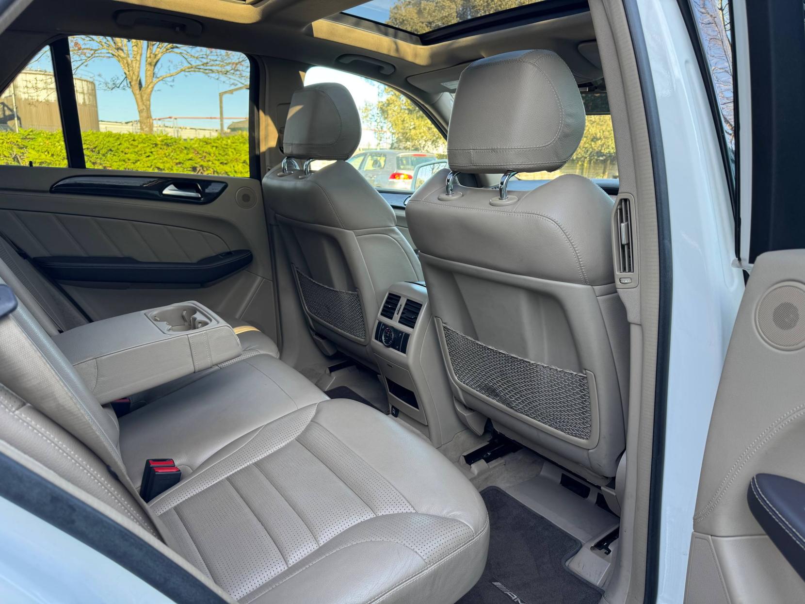 Mercedes-Benz M Class 5.5 ML63 V8 AMG SUV 5dr Petrol G-Tronic 4WD Euro 5 (s/s) (525 ps)