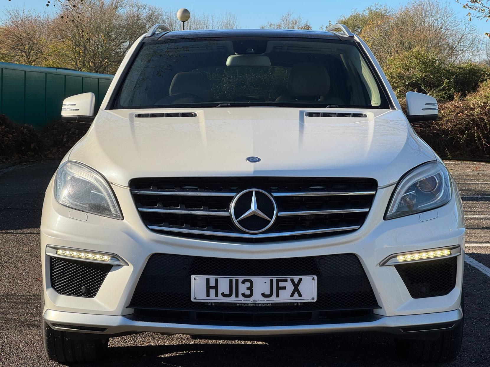 Mercedes-Benz M Class 5.5 ML63 V8 AMG SUV 5dr Petrol G-Tronic 4WD Euro 5 (s/s) (525 ps)