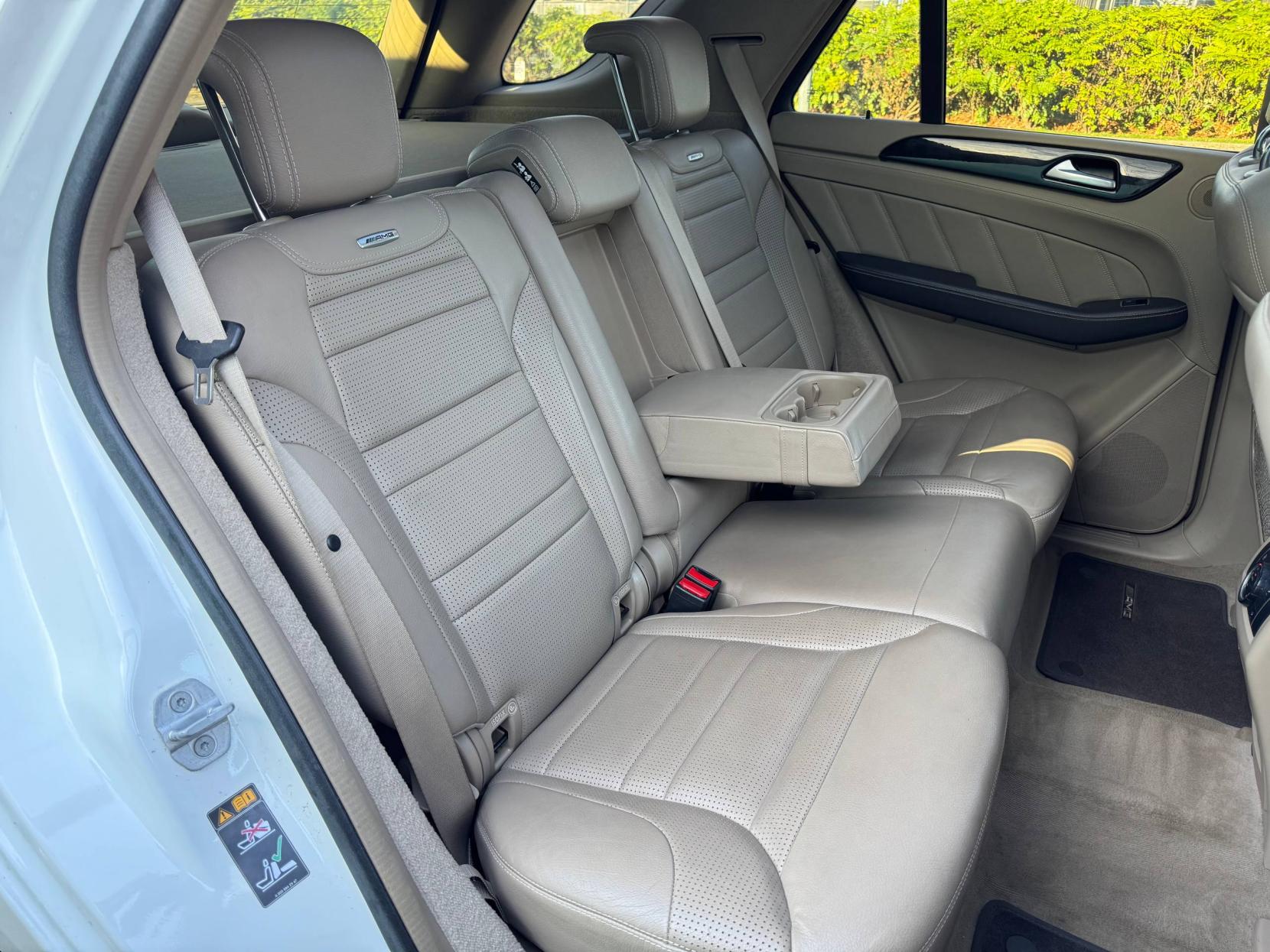 Mercedes-Benz M Class 5.5 ML63 V8 AMG SUV 5dr Petrol G-Tronic 4WD Euro 5 (s/s) (525 ps)