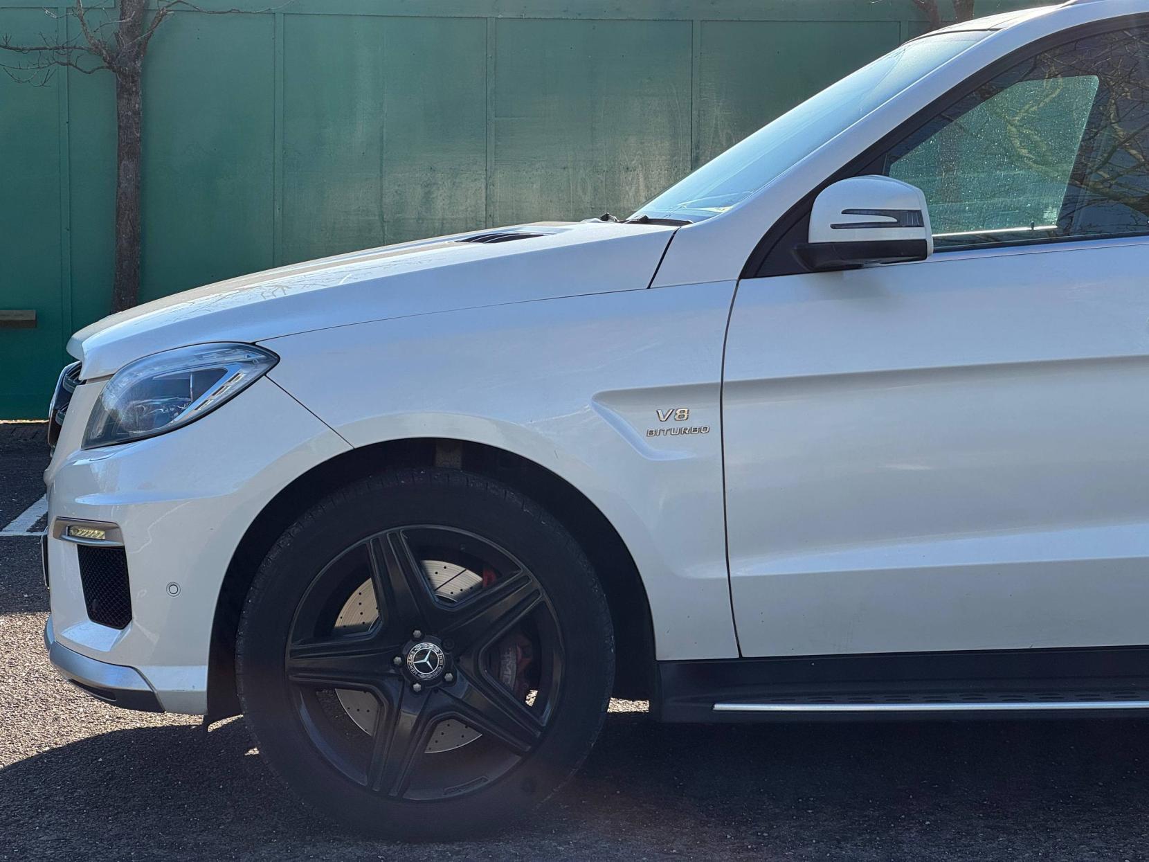 Mercedes-Benz M Class 5.5 ML63 V8 AMG SUV 5dr Petrol G-Tronic 4WD Euro 5 (s/s) (525 ps)