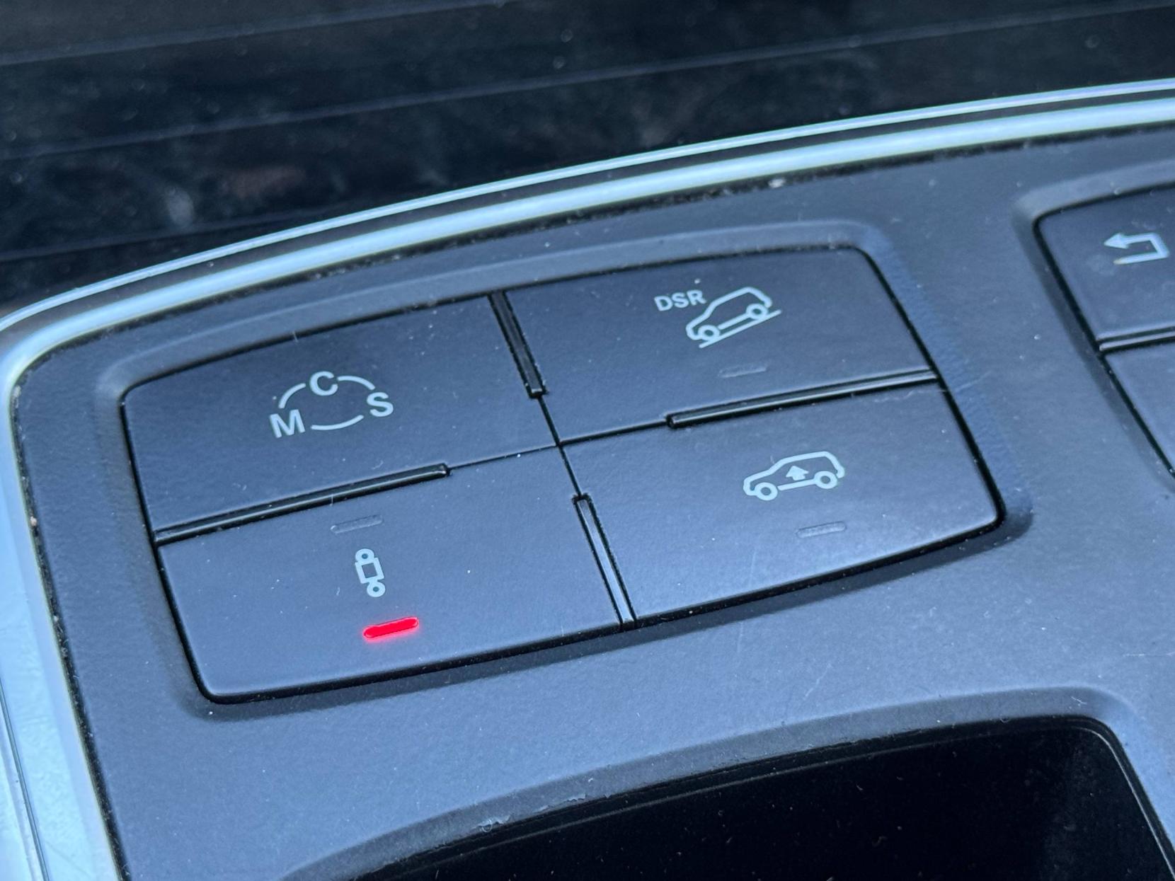 Mercedes-Benz M Class 5.5 ML63 V8 AMG SUV 5dr Petrol G-Tronic 4WD Euro 5 (s/s) (525 ps)