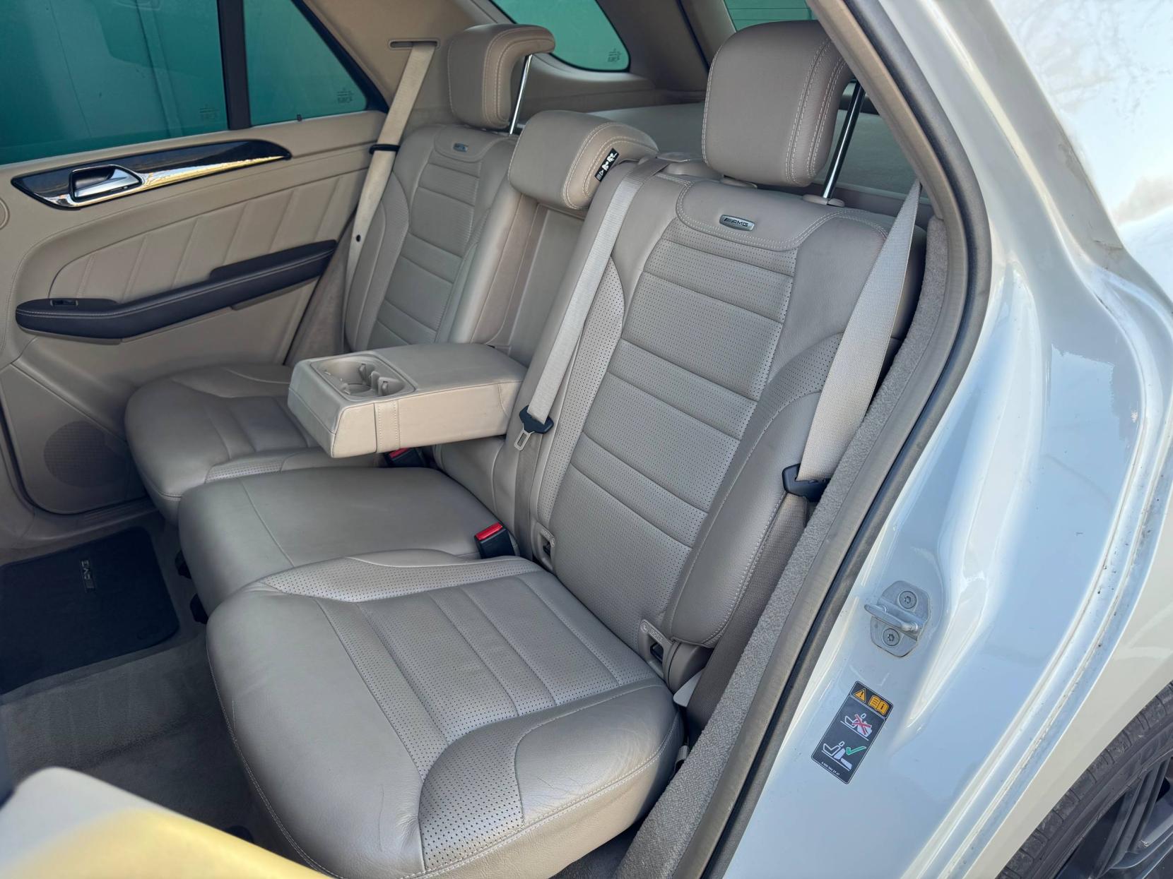 Mercedes-Benz M Class 5.5 ML63 V8 AMG SUV 5dr Petrol G-Tronic 4WD Euro 5 (s/s) (525 ps)