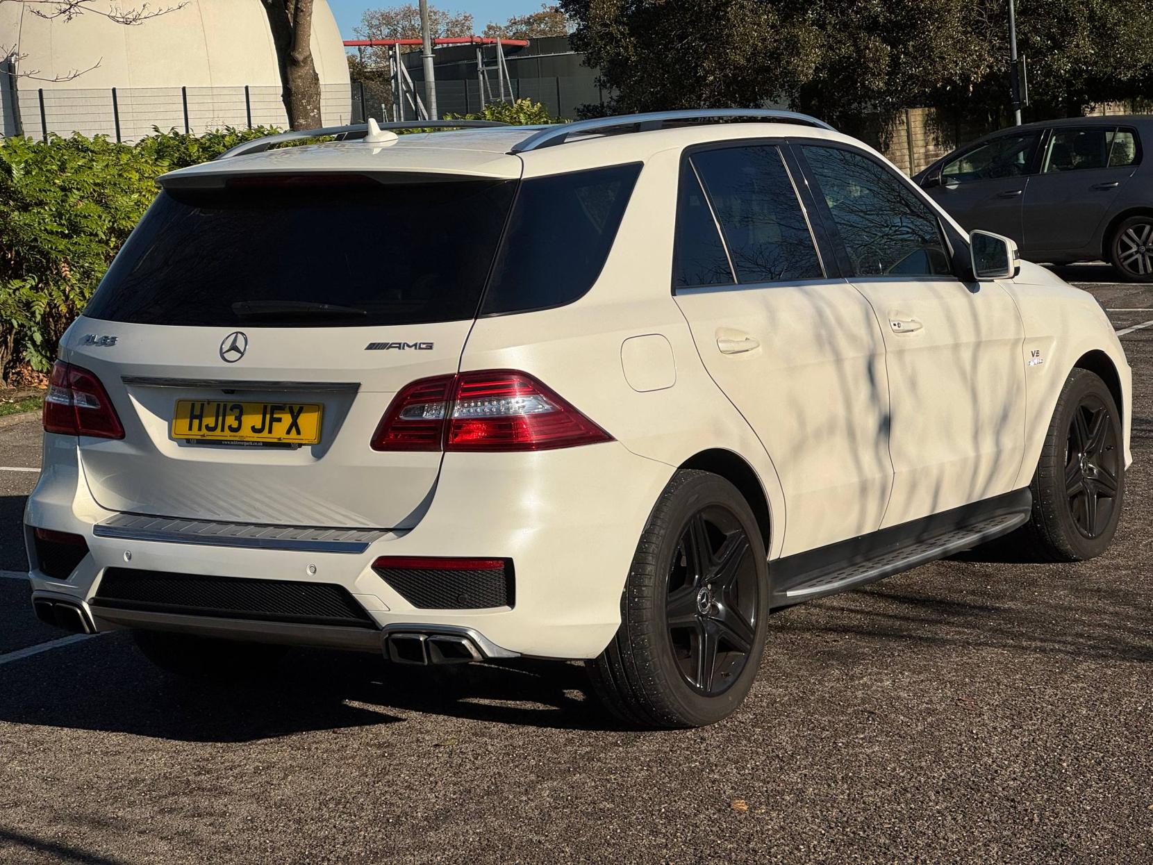 Mercedes-Benz M Class 5.5 ML63 V8 AMG SUV 5dr Petrol G-Tronic 4WD Euro 5 (s/s) (525 ps)