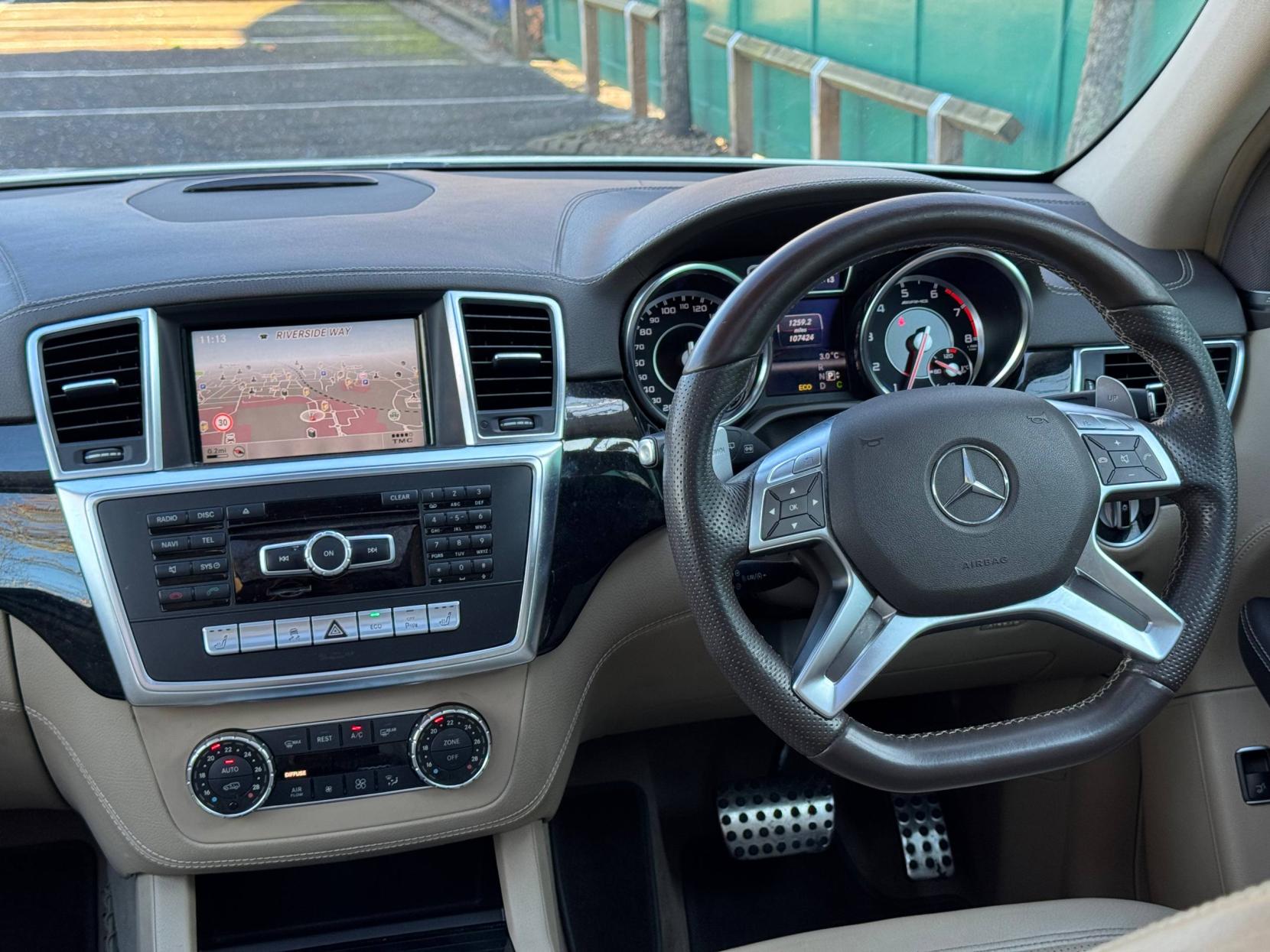 Mercedes-Benz M Class 5.5 ML63 V8 AMG SUV 5dr Petrol G-Tronic 4WD Euro 5 (s/s) (525 ps)