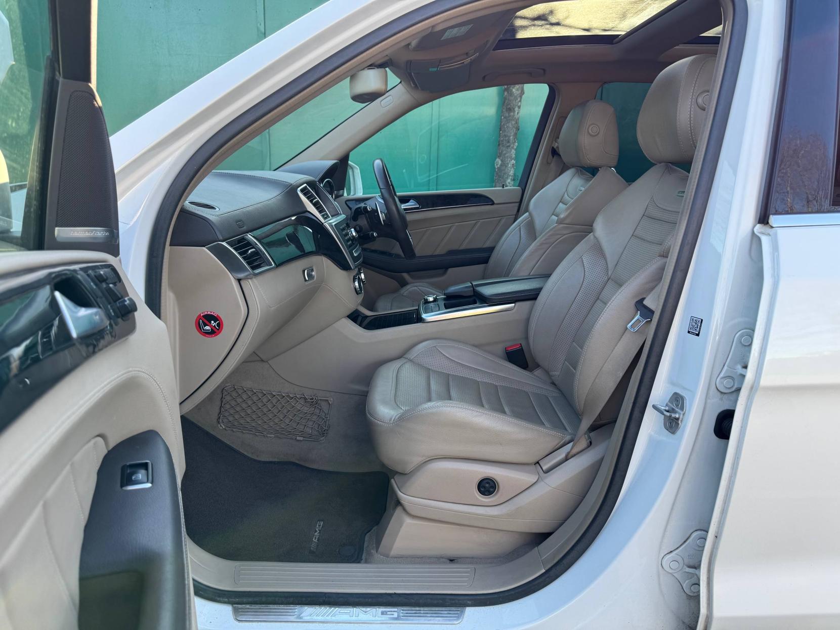 Mercedes-Benz M Class 5.5 ML63 V8 AMG SUV 5dr Petrol G-Tronic 4WD Euro 5 (s/s) (525 ps)