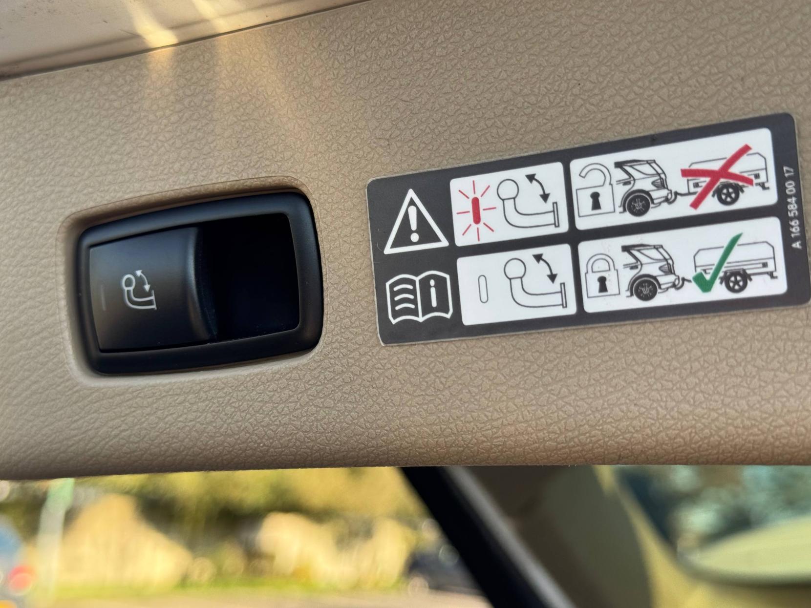 Mercedes-Benz M Class 5.5 ML63 V8 AMG SUV 5dr Petrol G-Tronic 4WD Euro 5 (s/s) (525 ps)