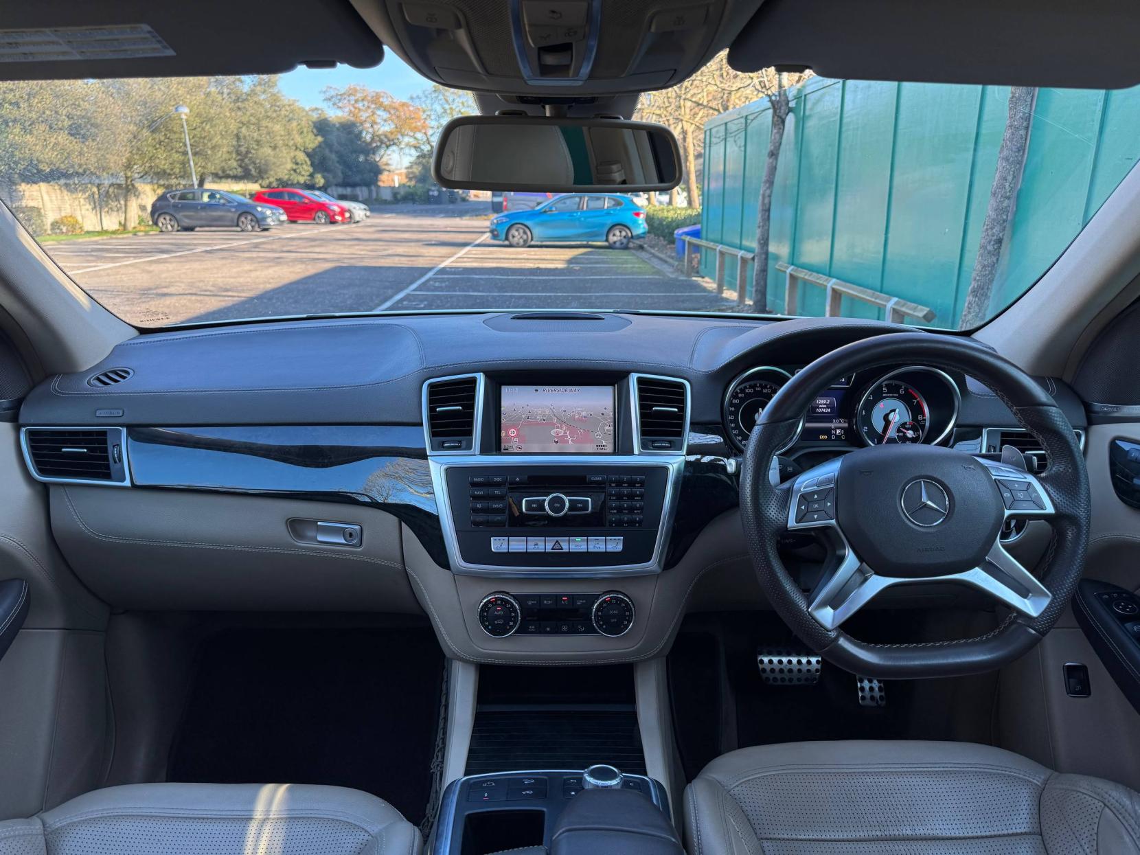 Mercedes-Benz M Class 5.5 ML63 V8 AMG SUV 5dr Petrol G-Tronic 4WD Euro 5 (s/s) (525 ps)