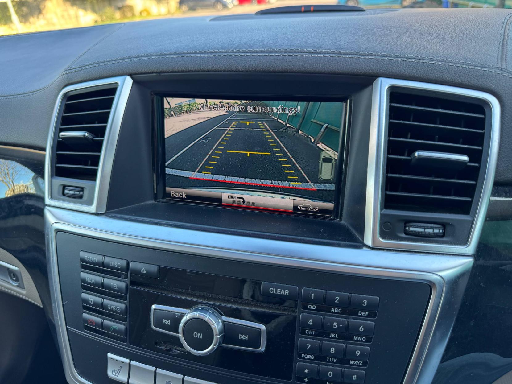 Mercedes-Benz M Class 5.5 ML63 V8 AMG SUV 5dr Petrol G-Tronic 4WD Euro 5 (s/s) (525 ps)