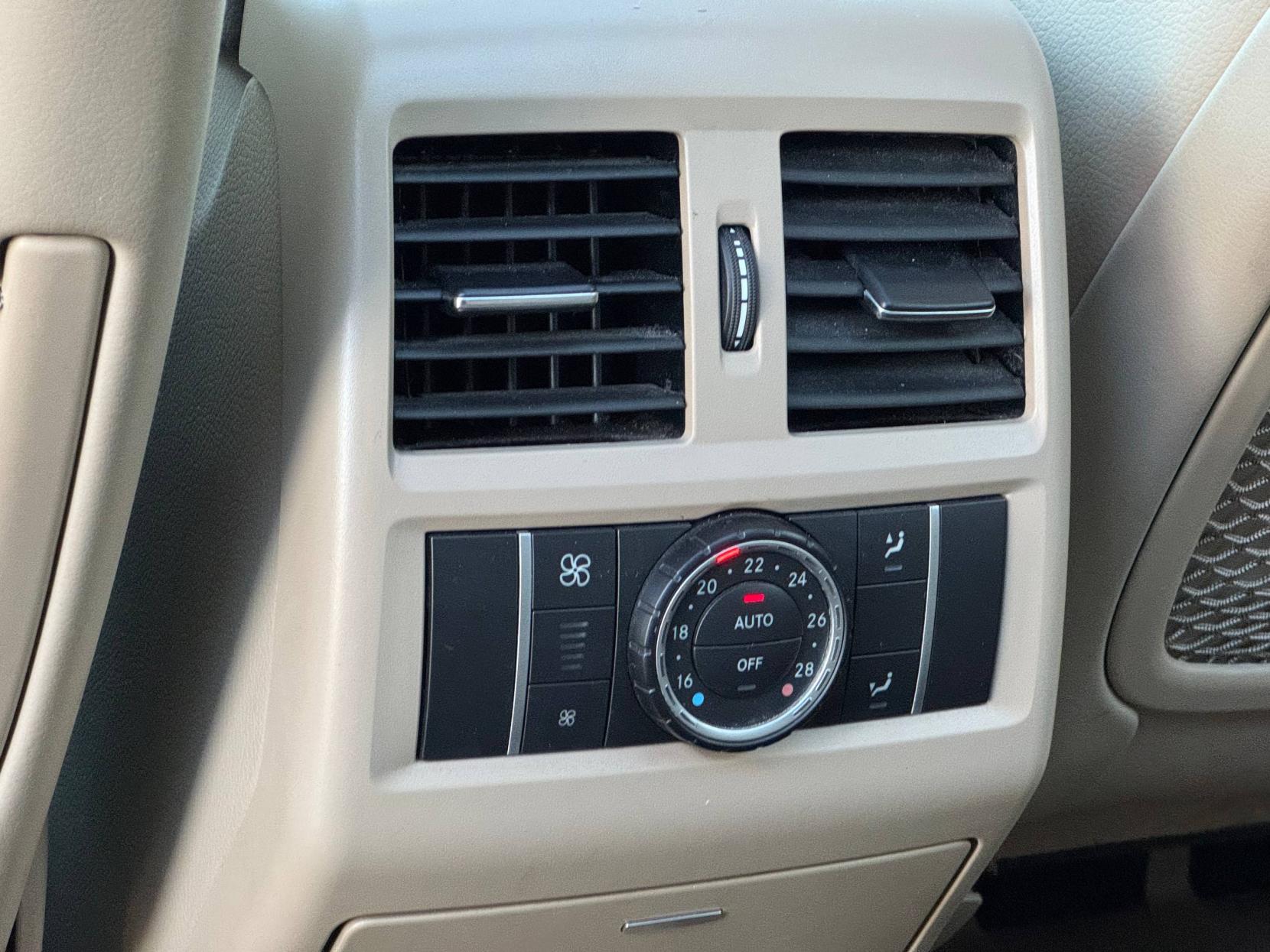 Mercedes-Benz M Class 5.5 ML63 V8 AMG SUV 5dr Petrol G-Tronic 4WD Euro 5 (s/s) (525 ps)