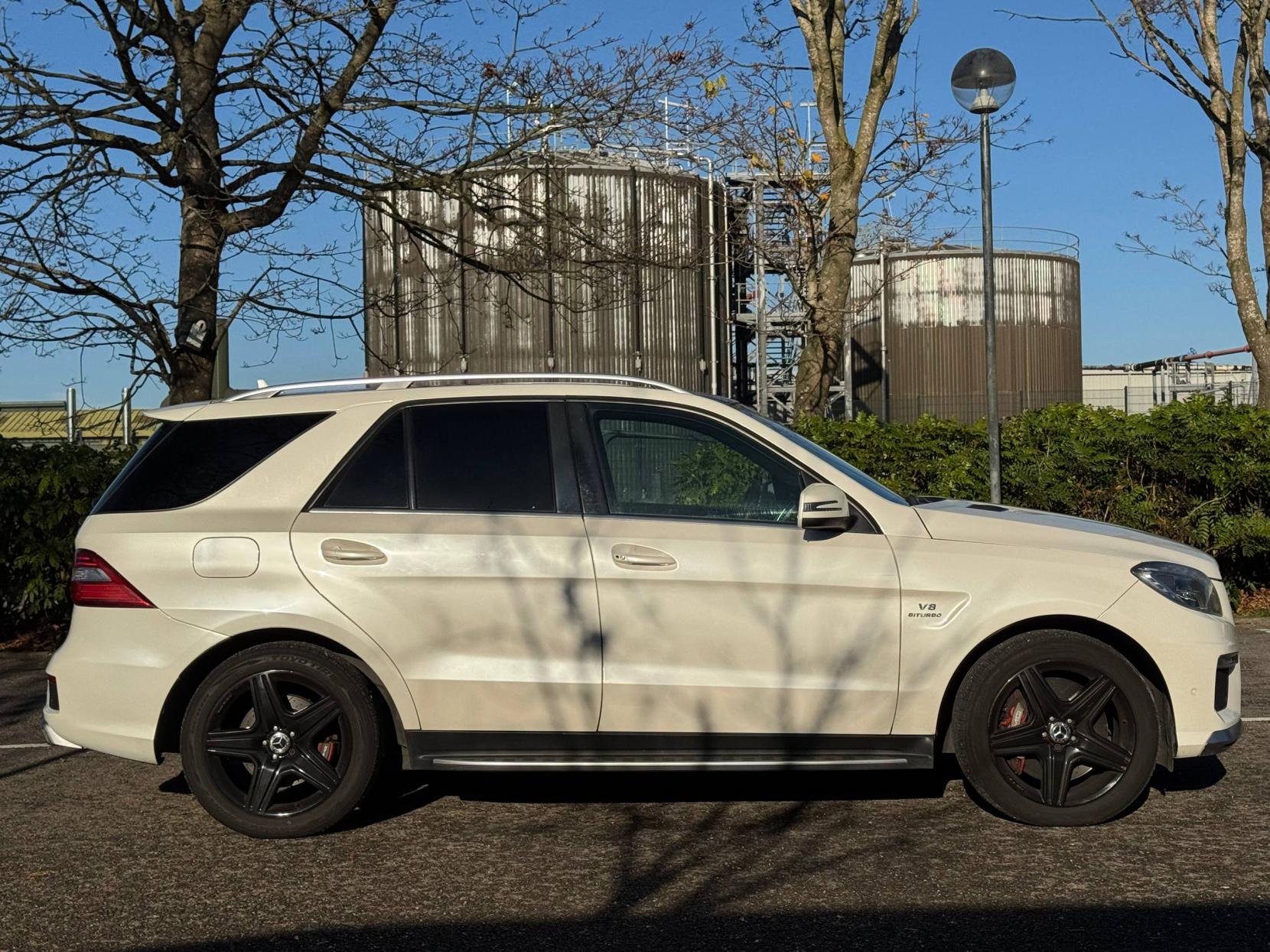 Mercedes-Benz M Class 5.5 ML63 V8 AMG SUV 5dr Petrol G-Tronic 4WD Euro 5 (s/s) (525 ps)