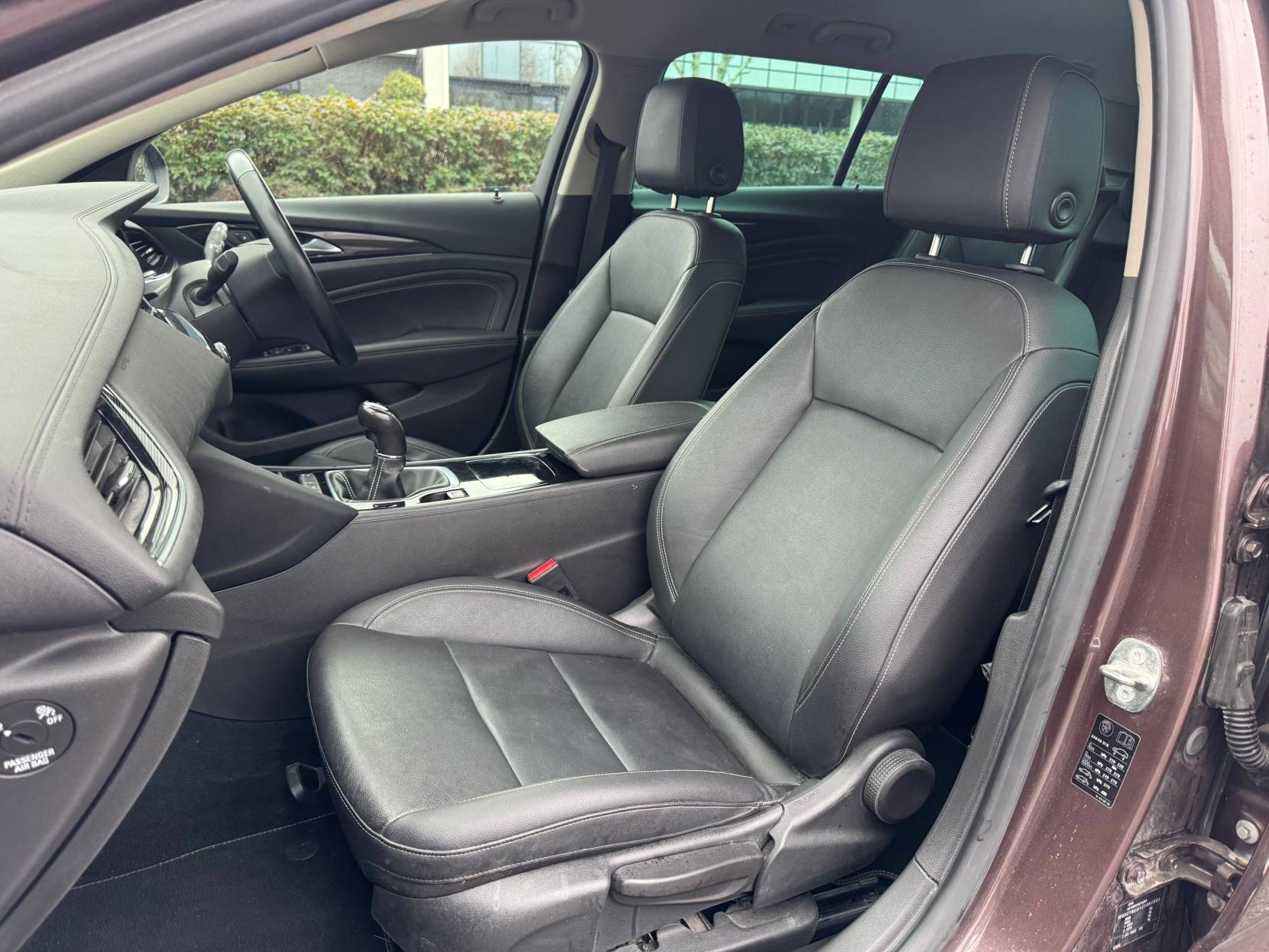 Vauxhall Insignia 1.5i Turbo Elite Nav Sports Tourer 5dr Petrol Manual Euro 6 (s/s) (165 ps)