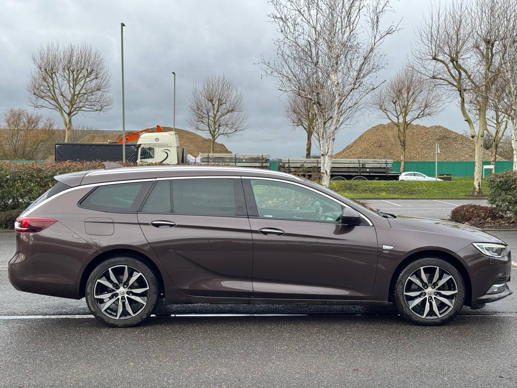 Vauxhall Insignia 1.5i Turbo Elite Nav Sports Tourer 5dr Petrol Manual Euro 6 (s/s) (165 ps)