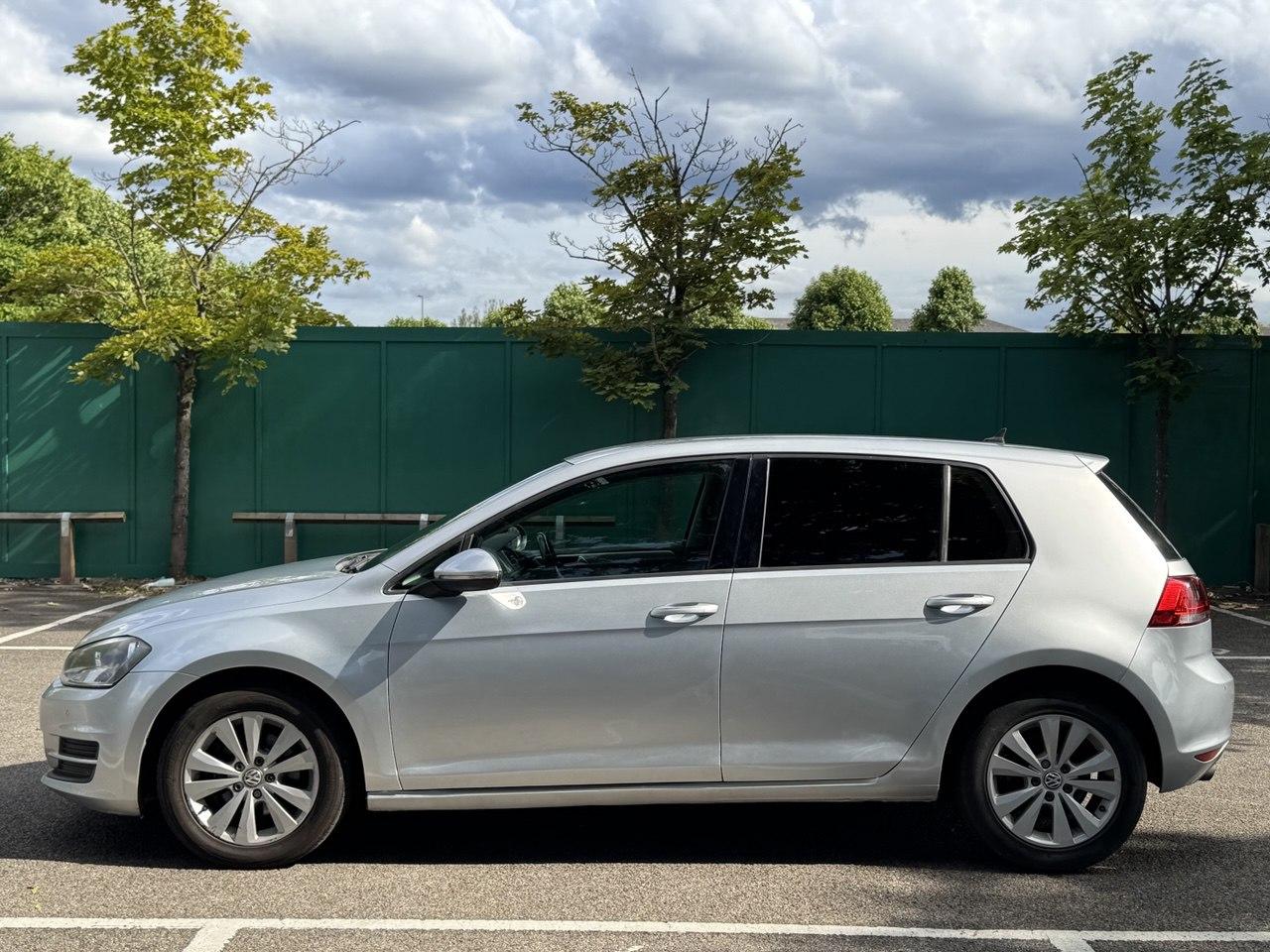 Volkswagen Golf 1.6 TDI BlueMotion Tech SE Hatchback 5dr Diesel DSG Euro 5 (s/s) (105 ps)