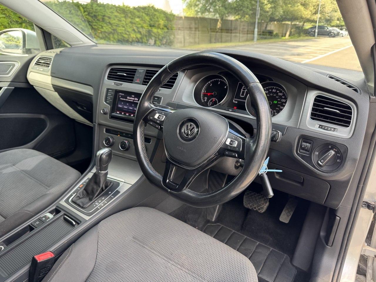 Volkswagen Golf 1.6 TDI BlueMotion Tech SE Hatchback 5dr Diesel DSG Euro 5 (s/s) (105 ps)