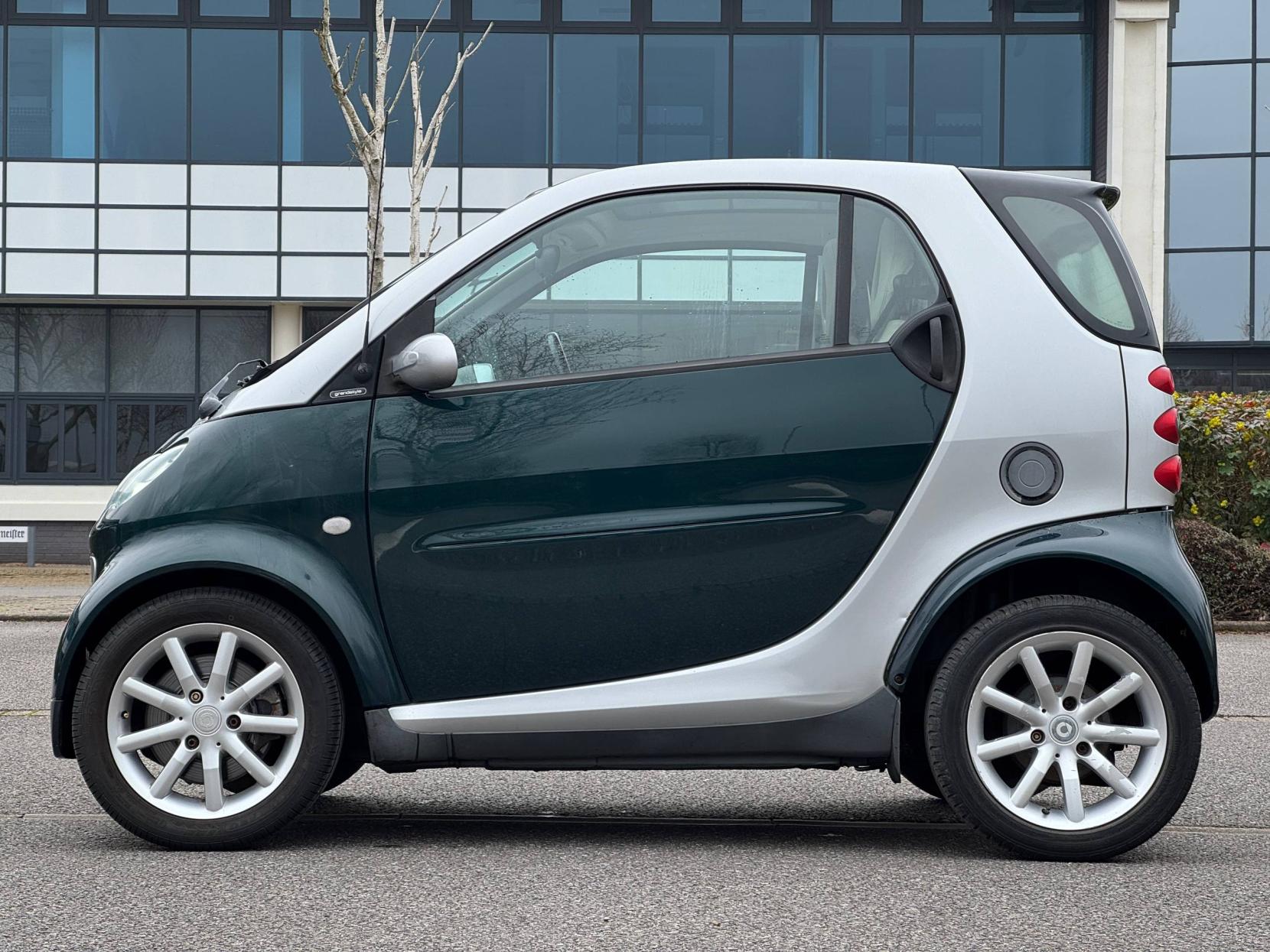 Smart fortwo 0.7 City Grandstyle Hatchback 3dr Petrol Automatic (116 g/km, 61 bhp)