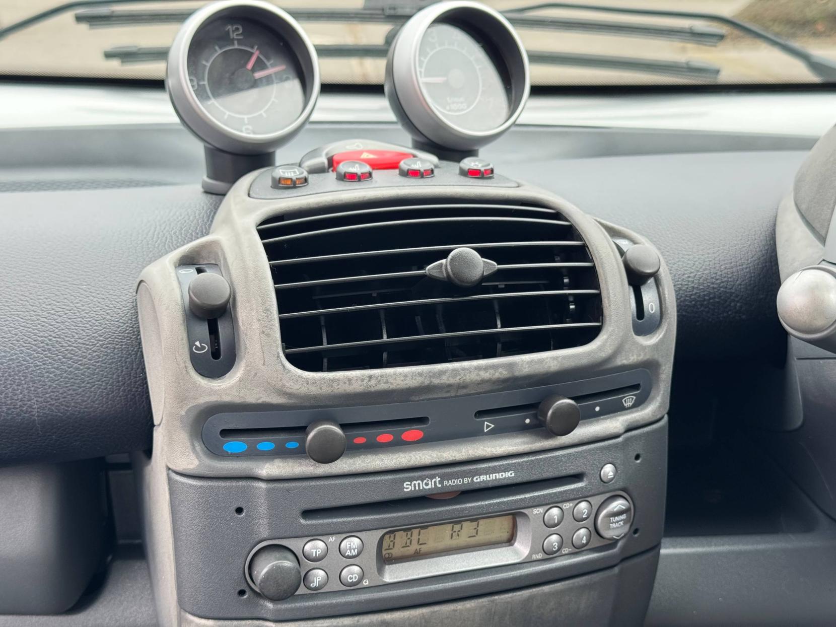 Smart fortwo 0.7 City Grandstyle Hatchback 3dr Petrol Automatic (116 g/km, 61 bhp)