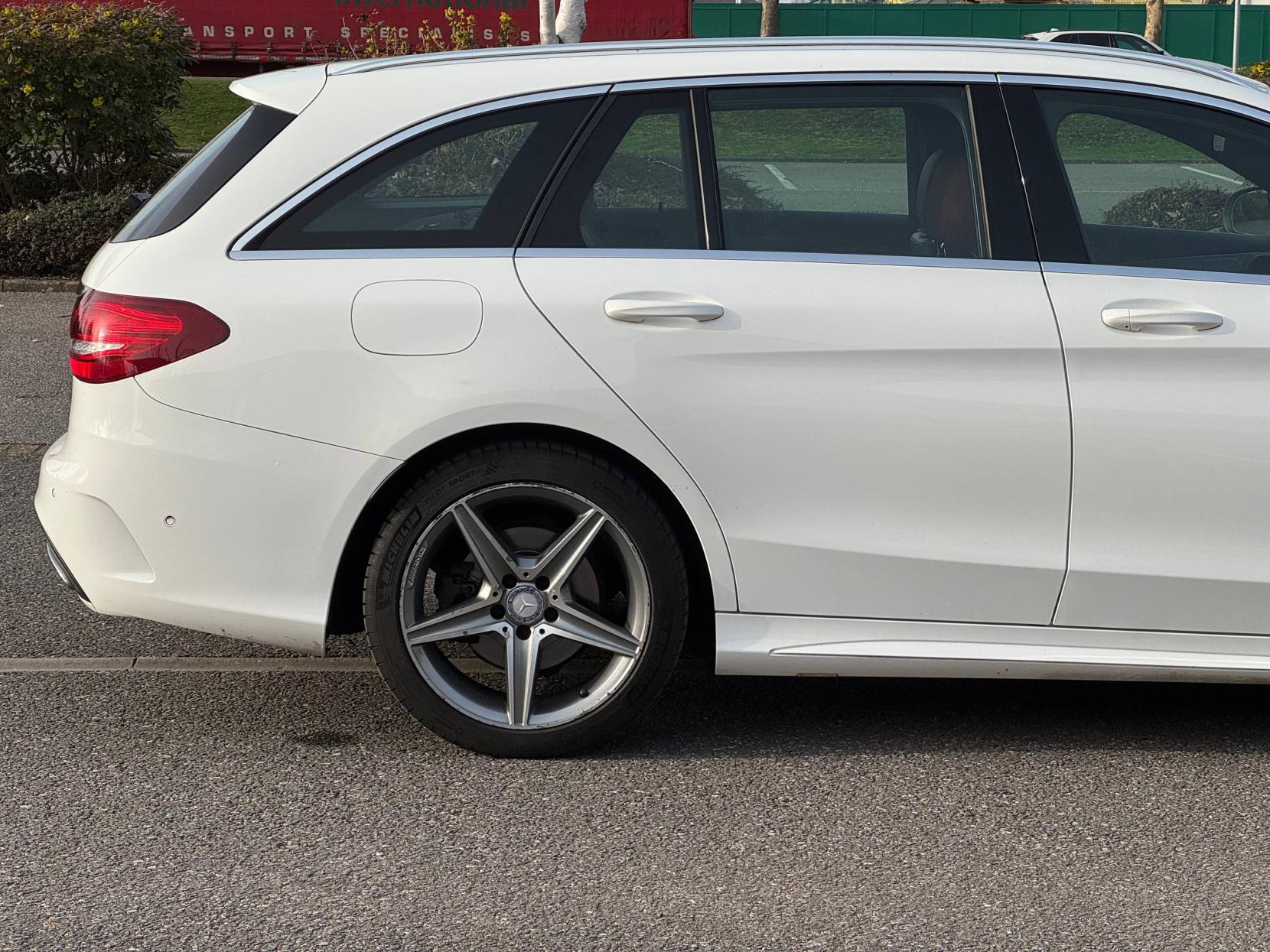 Mercedes-Benz C Class 2.1 C220d AMG Line Estate 5dr Diesel Manual Euro 6 (s/s) (170 ps)